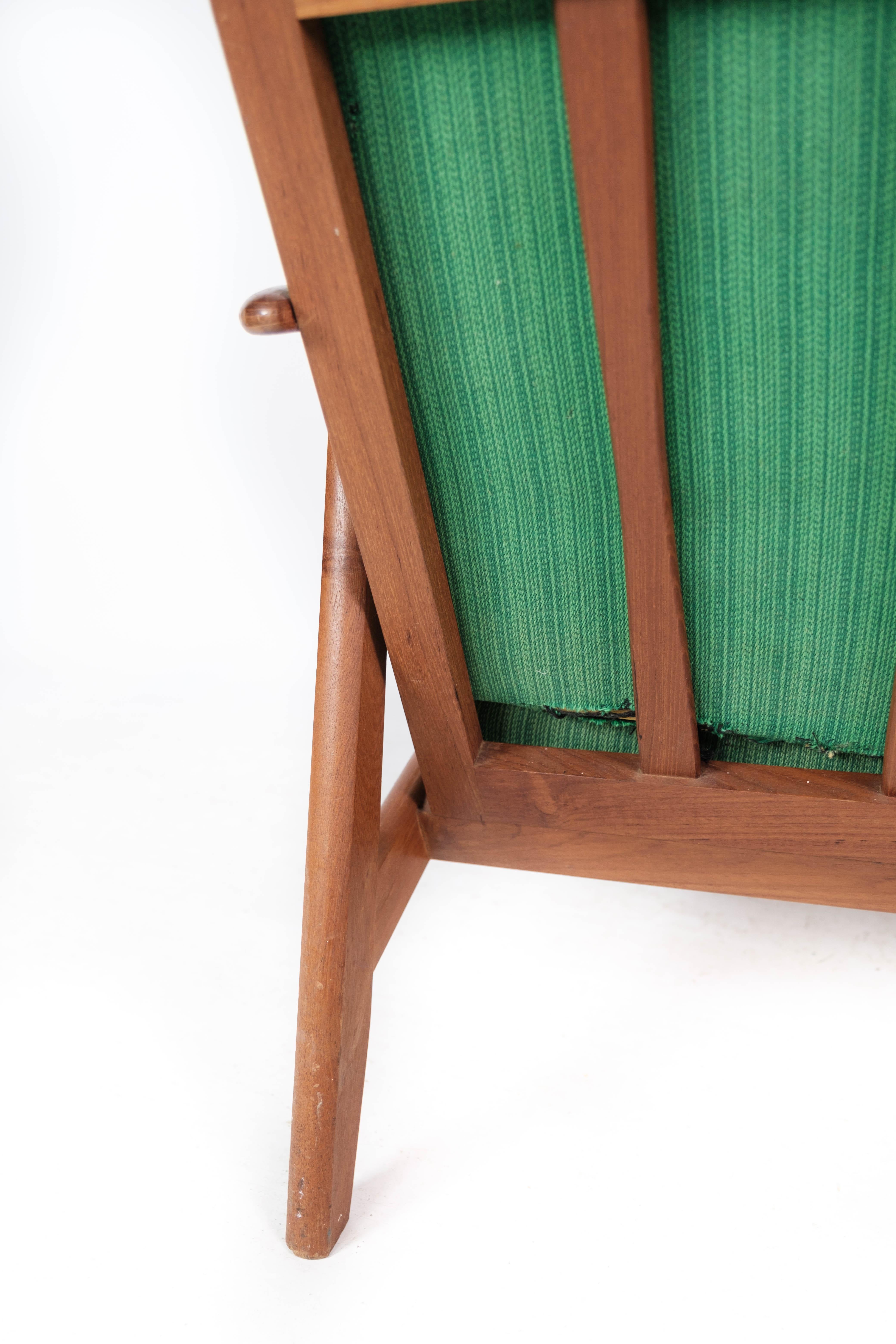 Fauteuil en teck et tissu d'ameublement vert de design danois des années 1960 en vente 5