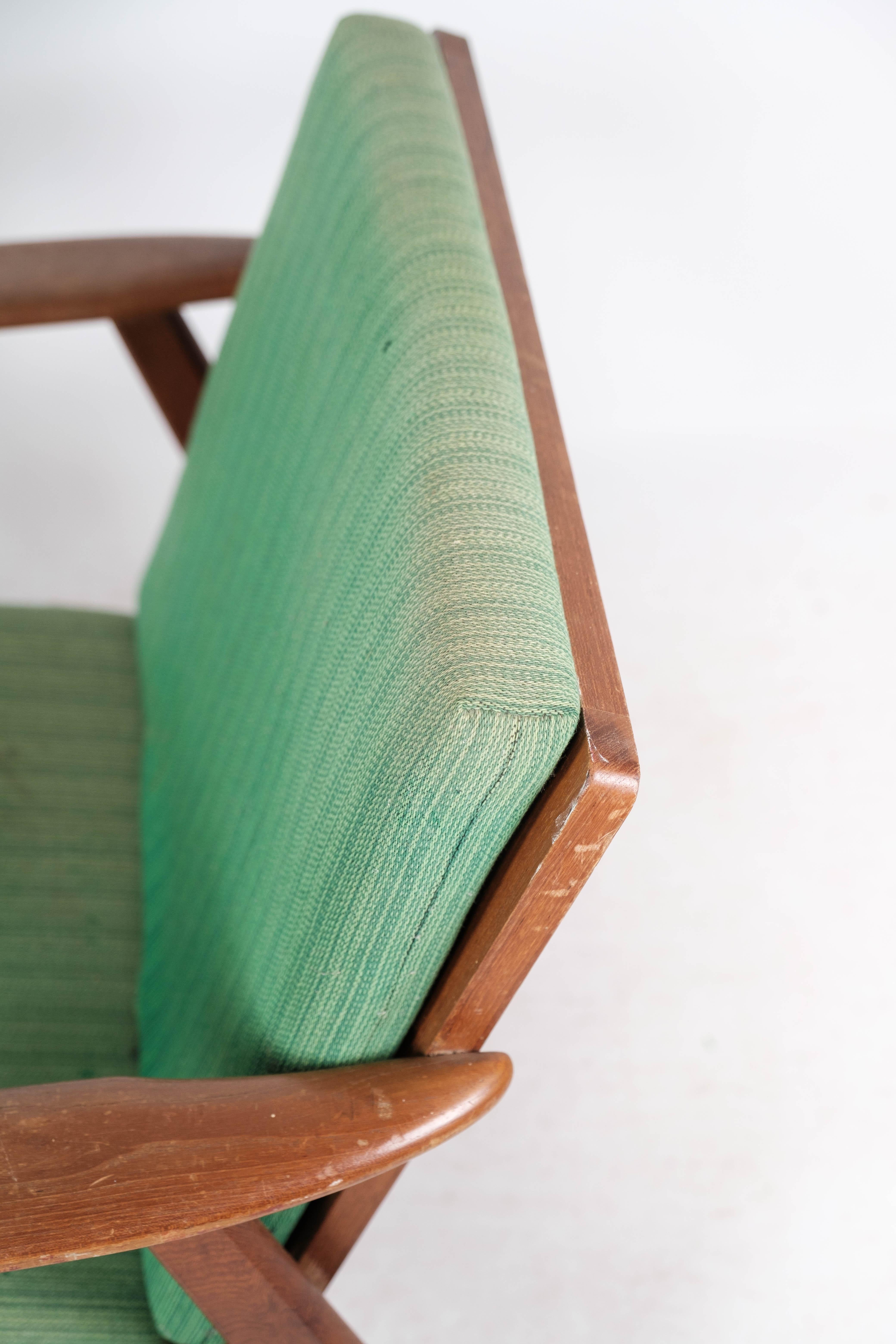 Milieu du XXe siècle Fauteuil en teck et tissu d'ameublement vert de design danois des années 1960 en vente