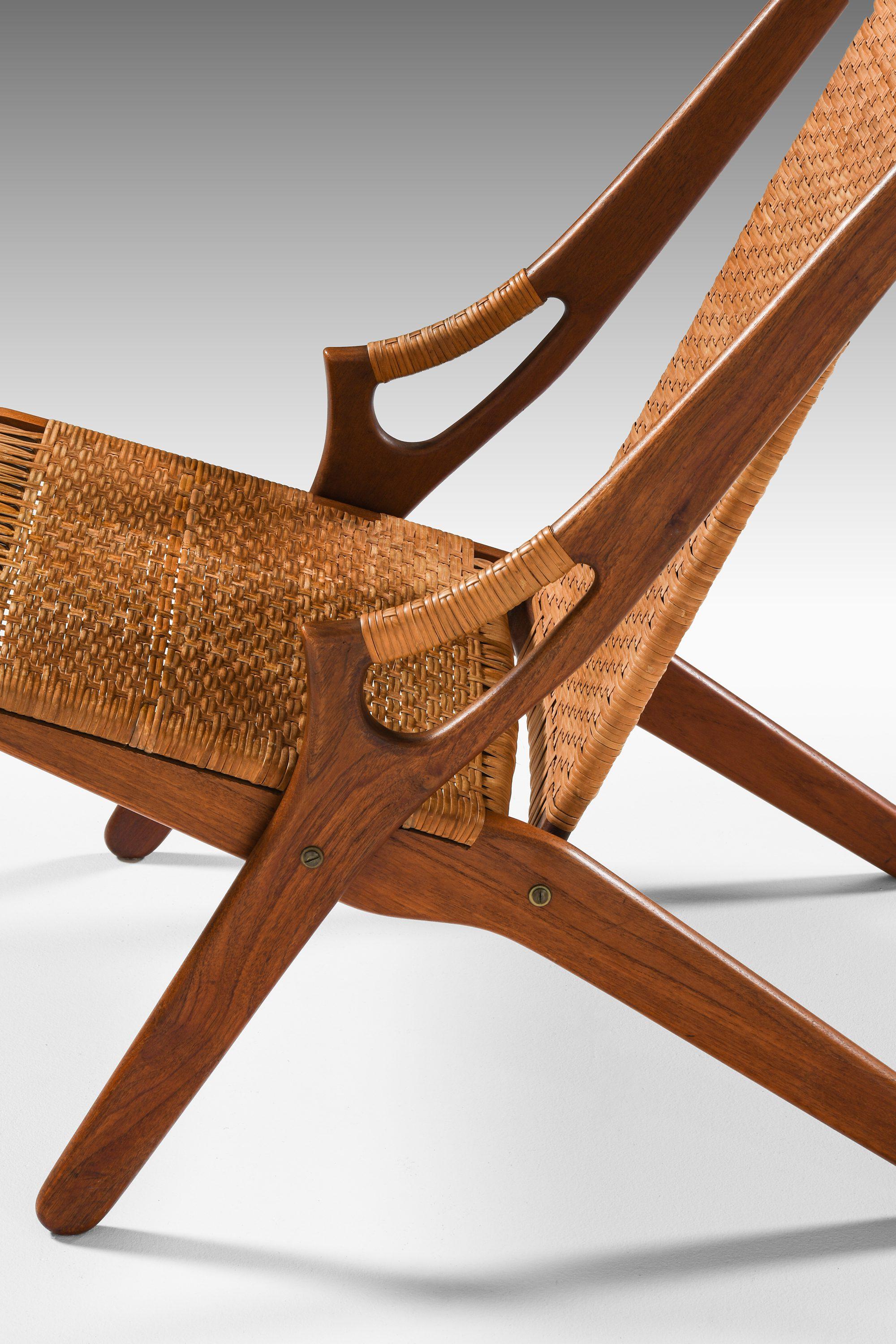 Sedia Easy Chair in teak e canna intrecciata di Arne Hovmand-Olsen, anni '50 in vendita 1