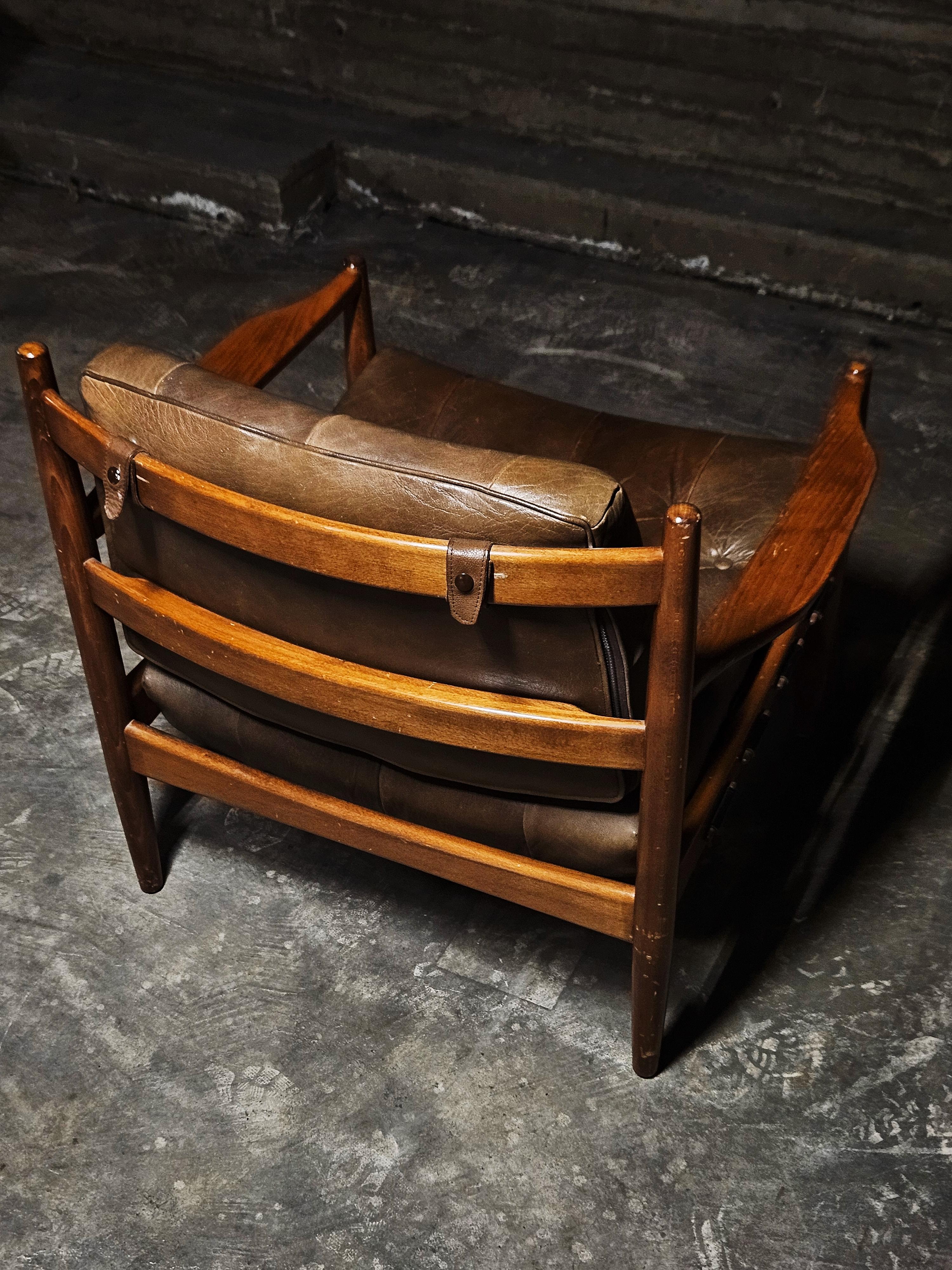 Der Sessel wurde von Ingemar Thillmark entworfen, das Modell heißt 