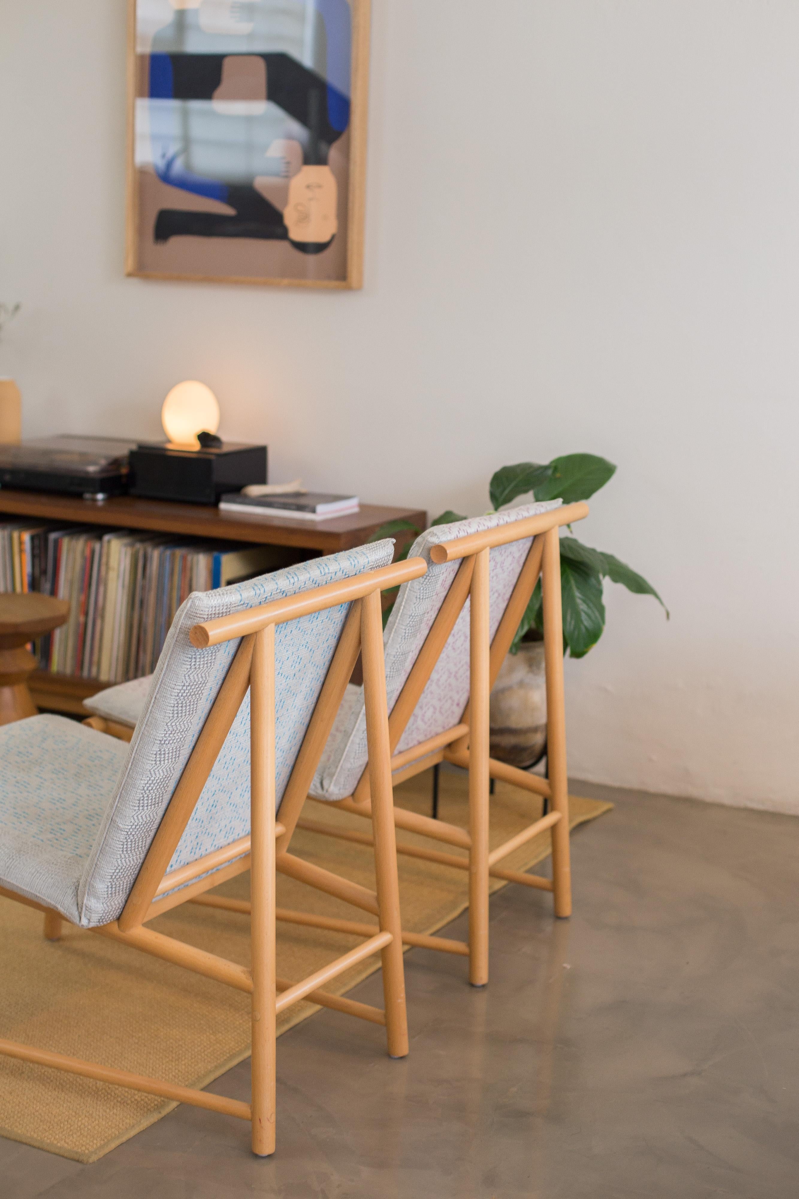 Minimaliste Fauteuil, fauteuil de salon en bois de hêtre avec tissu de raphia fait à la main en piédestal en vente