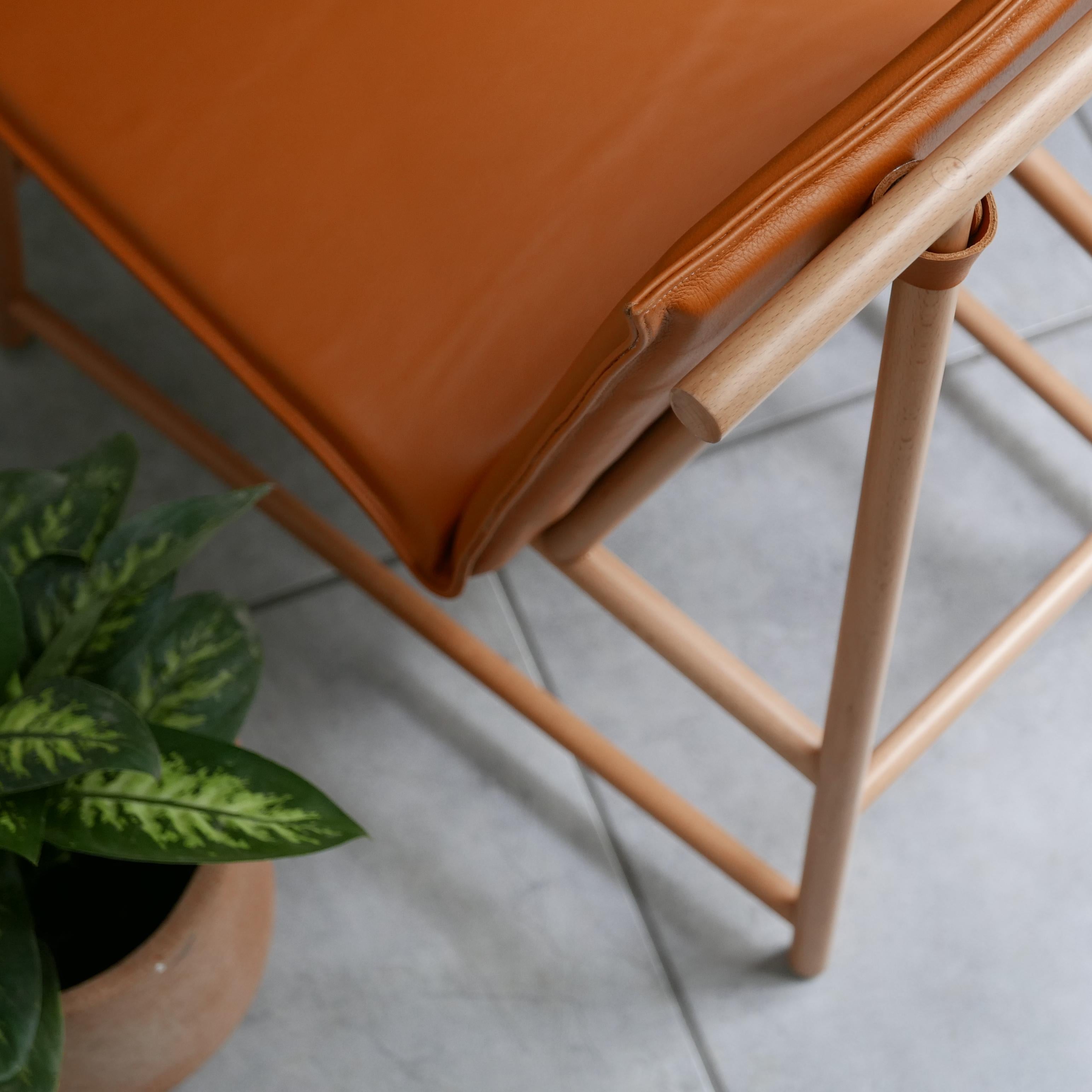 Minimaliste Fauteuil, fauteuil de salon en bois de hêtre avec assise en cuir naturel en vente