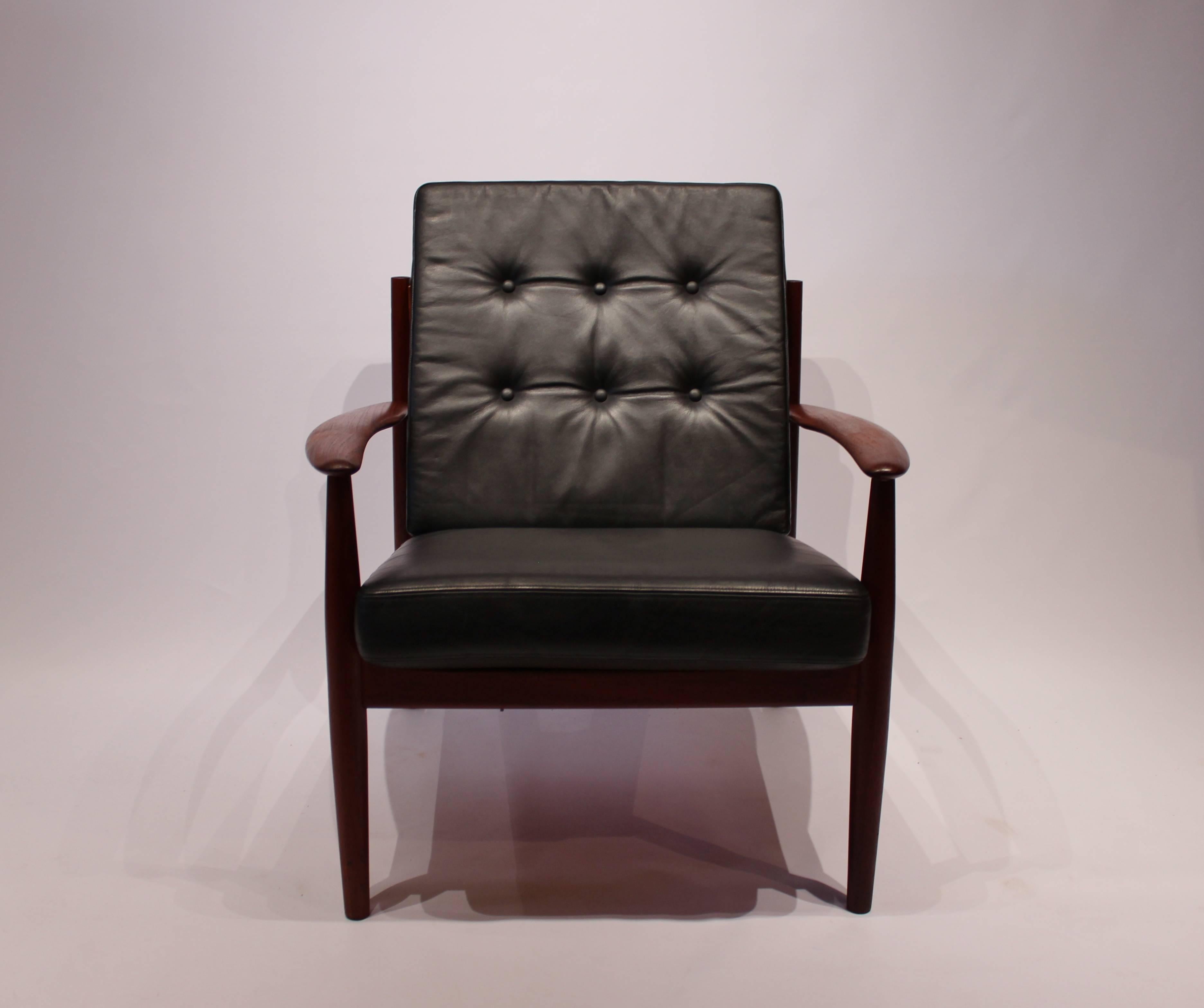 Easy chair, model 118, in teak and black elegance leather designed by Grete Jalk and manufactured by France & Son in the 1960s. The chair is in great vintage condition and of classic timeless Danish Design.

This product will be inspected thoroughly