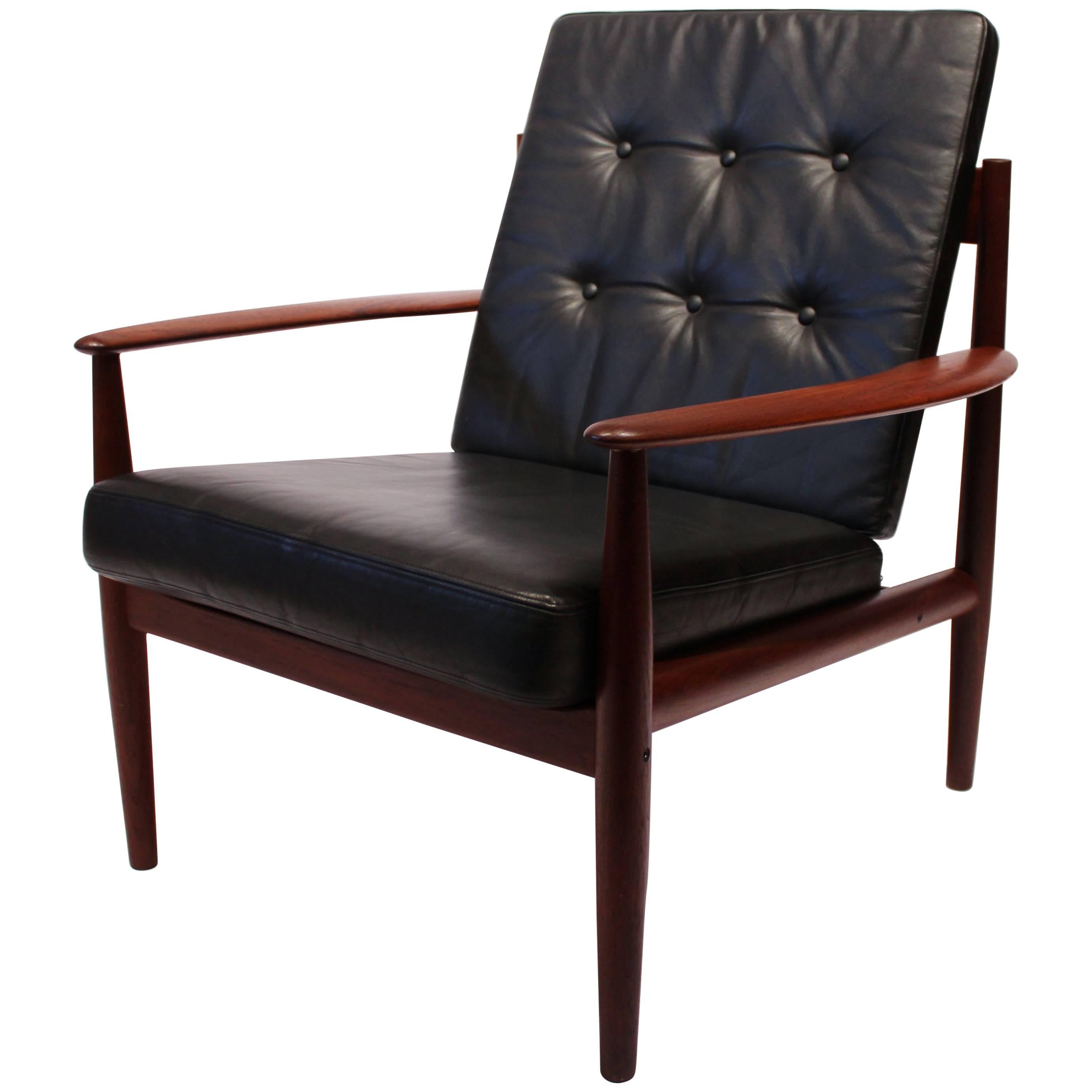 Scandinavian Modern Easy Chair, Model 118, in Teak by Grete Jalk, France and Son For Sale