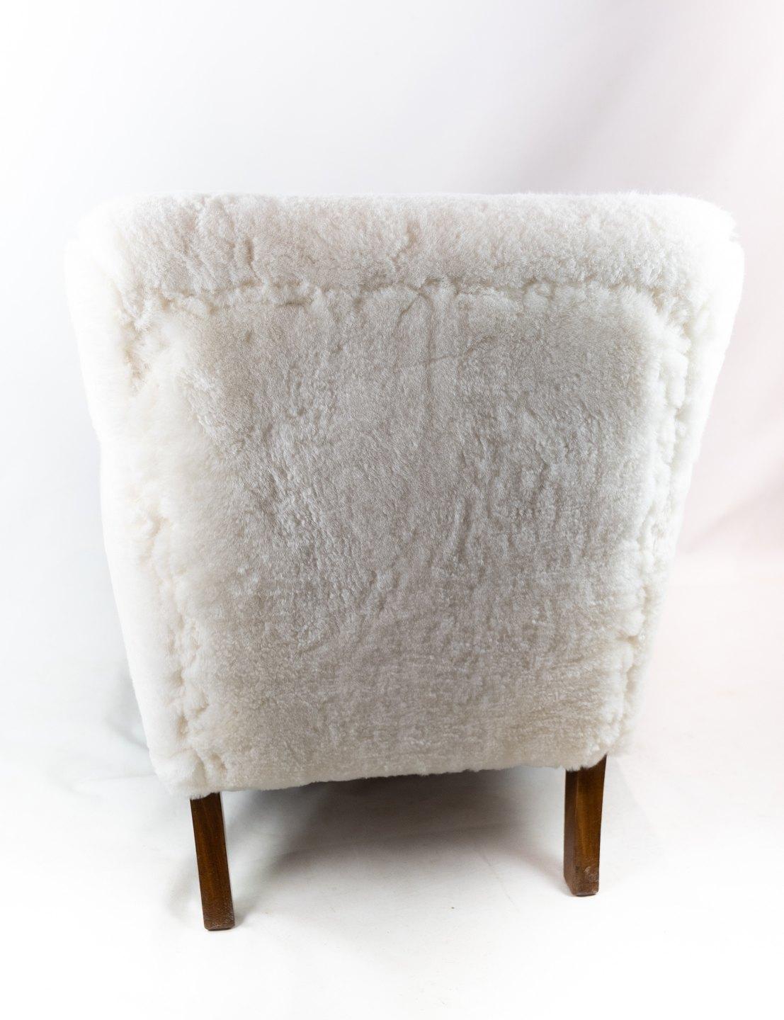 Easy Chair Newly Upholstered with Sheep Wool by Fritz Hansen, 1930s In Good Condition For Sale In Lejre, DK