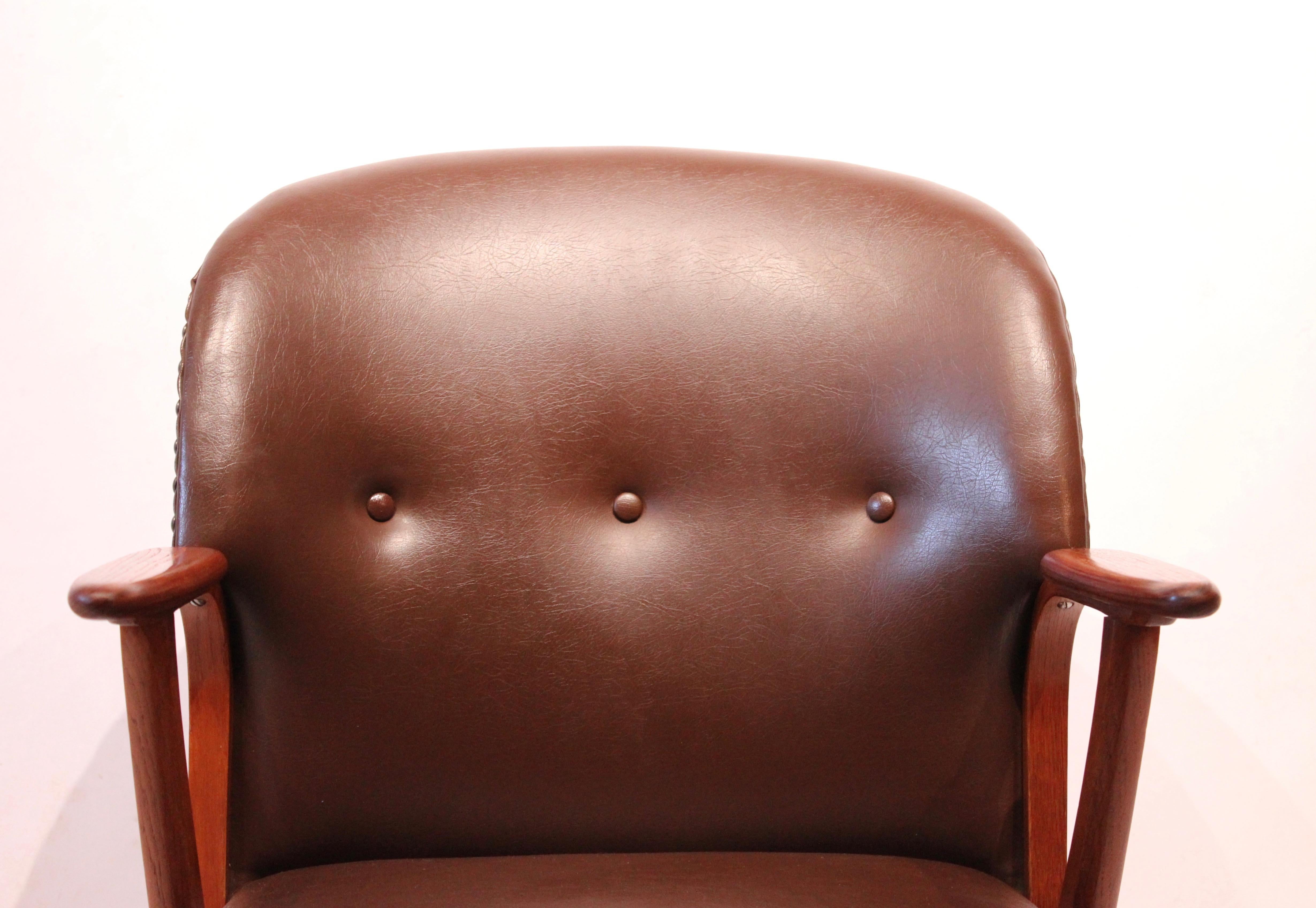 Mid-20th Century Easy Chair of Dark Brown Patinated Leather and Teak, Danish Design, 1940s