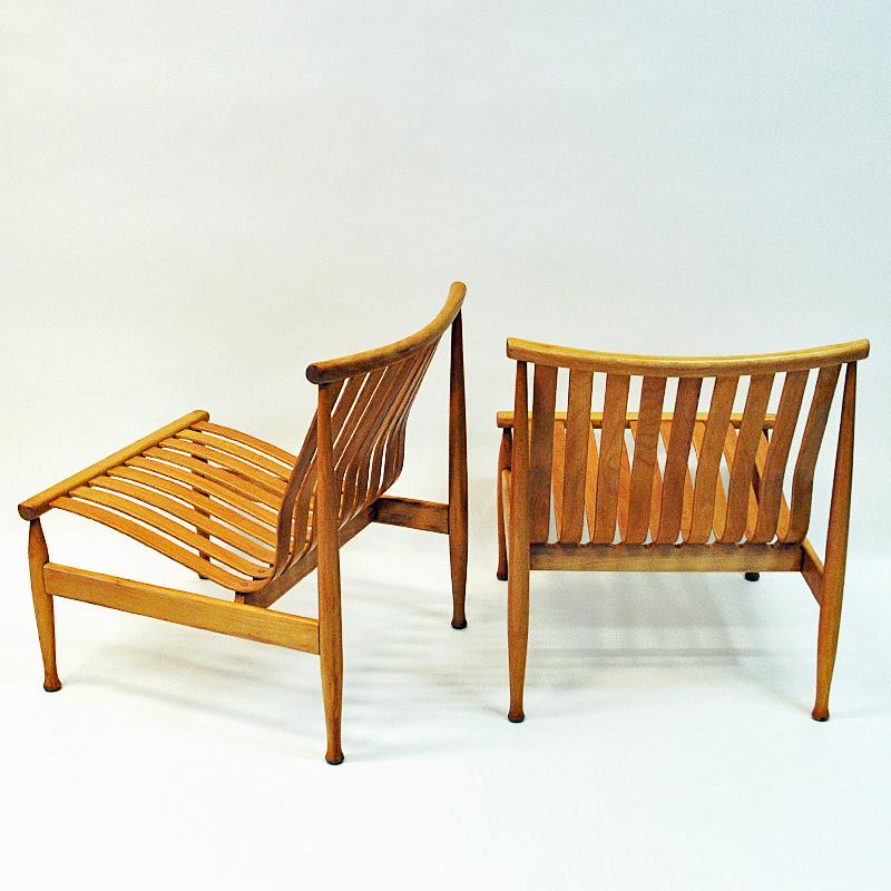 Lovely pair of recliner chairs 'Arktis' (Arctic) made by Hans Brattrud for Hove Furniture, Norway in 1961. Based on the same lamination technique as his Scandia chair - Arktis is no less beautiful with its linear design and special look. The chairs