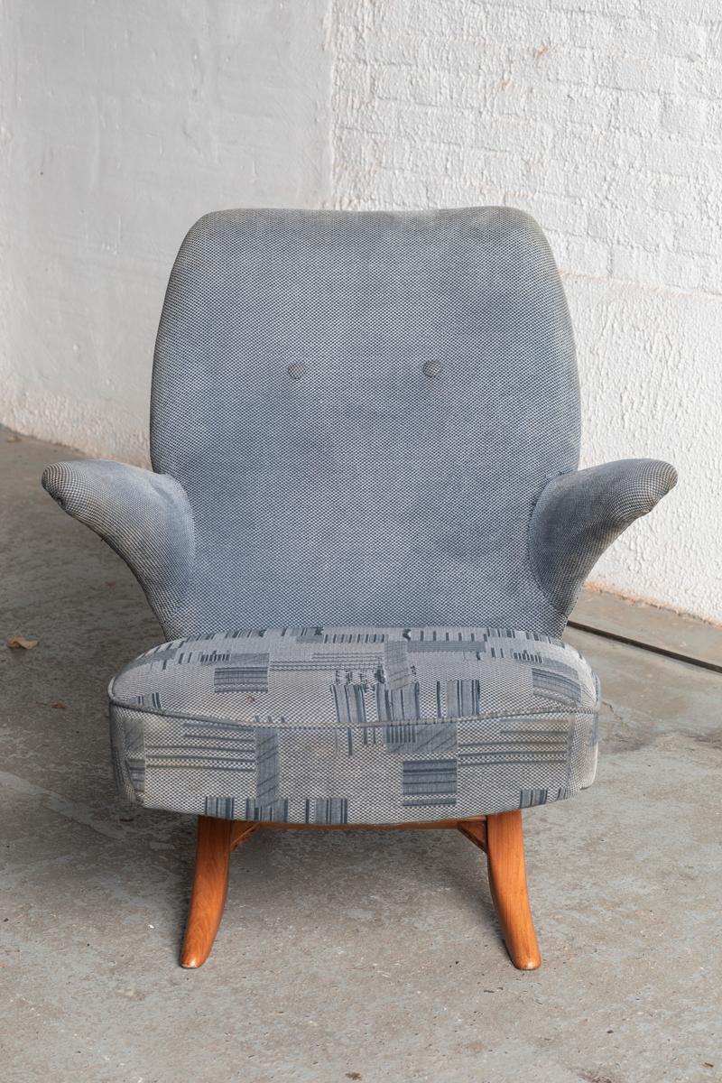 Fabric Easy chair Penguin, model 107, by Theo Ruth, for Artifort, Netherlands 1960s For Sale