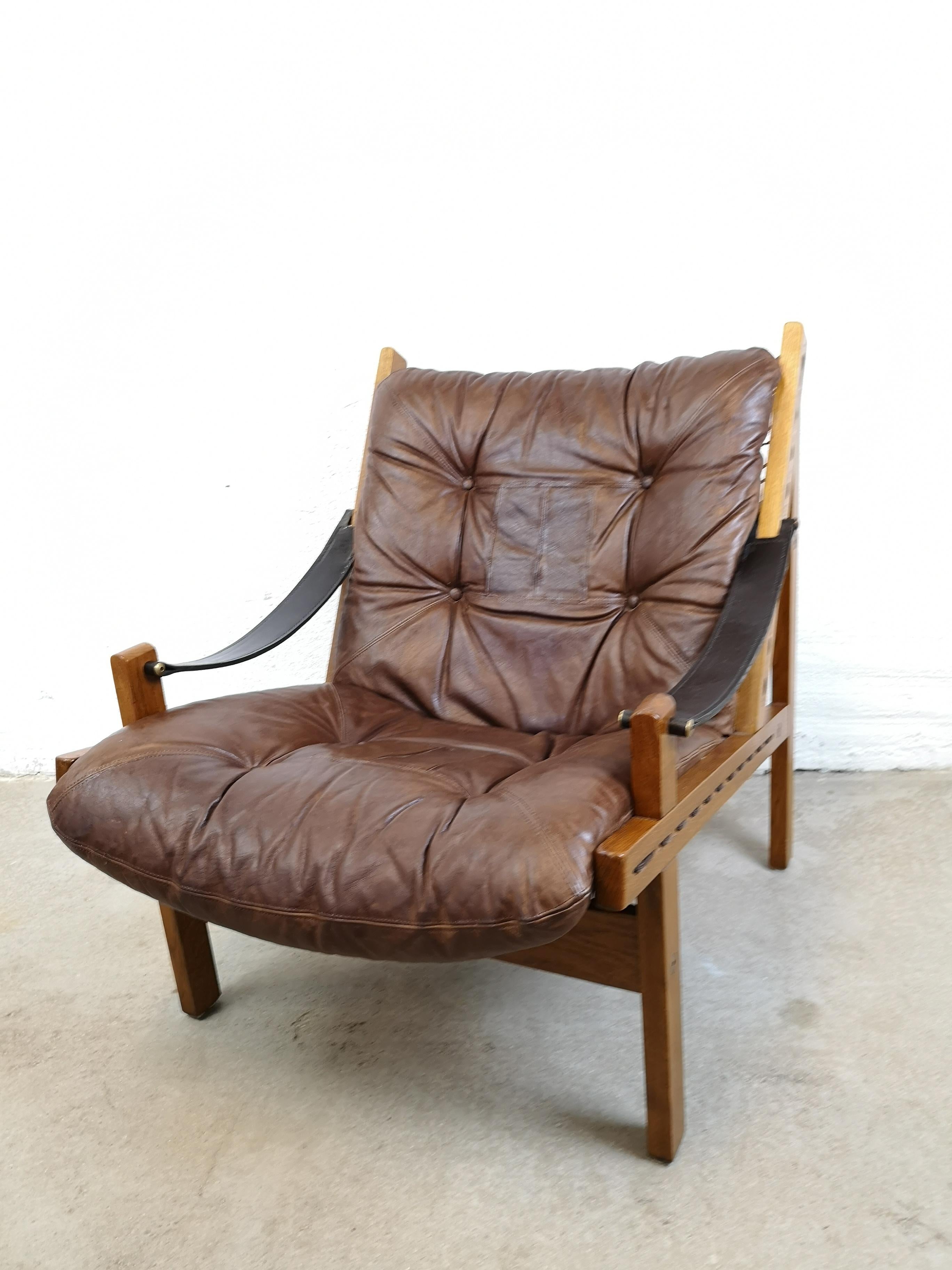 Midcentury Nordic ‘Hunter’ lounge chair designed by Torbjorn Afdal. Oak frame with dark brown leather upholstery. Produced by Bruksbo, Norway in the early 1960s.
Wonderful Norwegian design and extremely comfortable.

Very good condition, with a