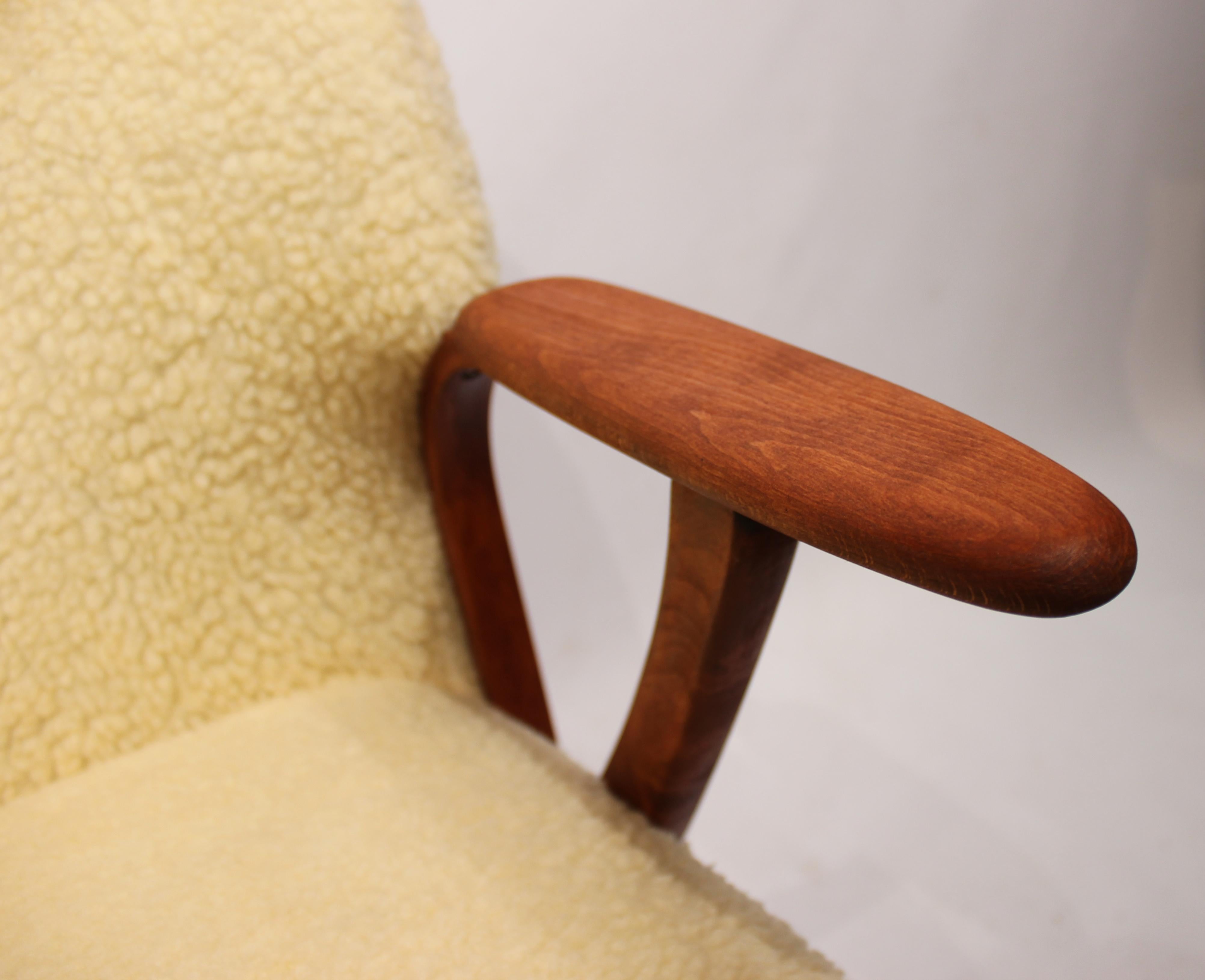 Easy Chair Upholstered in Sheep Wool, Danish Design, 1960s In Good Condition In Lejre, DK