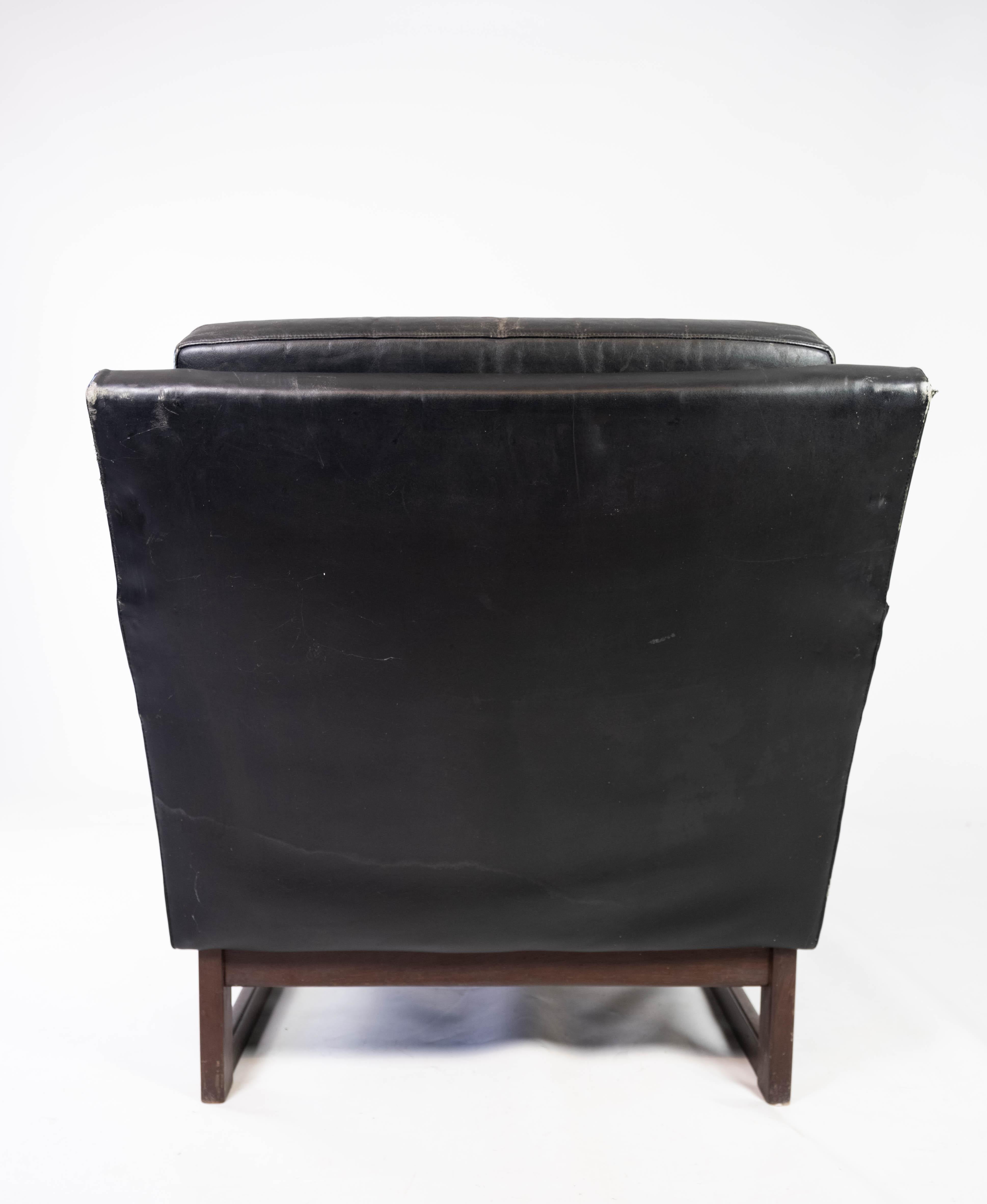 Easy Chair Upholstered with Black Leather and Legs in Wood, by Illum Wikkelsø 4