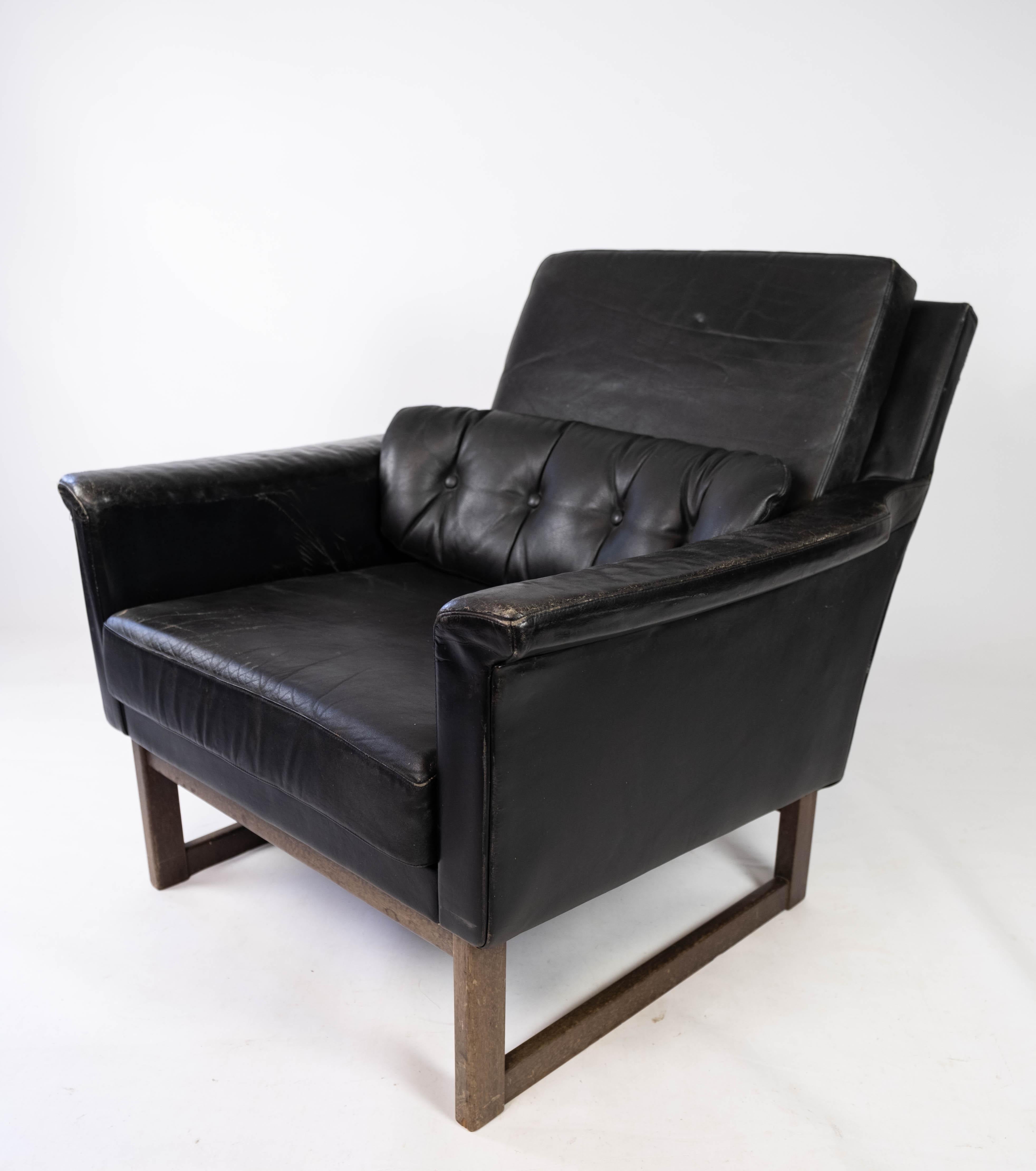 Mid-20th Century Easy Chair Upholstered with Black Leather and Legs in Wood, by Illum Wikkelsø
