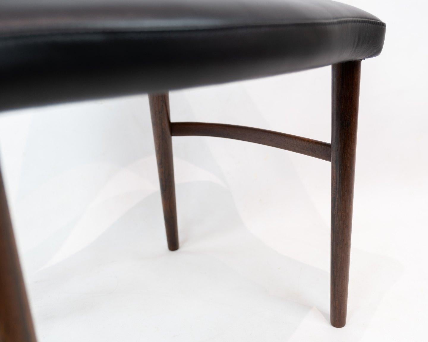 Danois Fauteuil Easy Chair tapissé de cuir noir et de pieds en bois de rose par Chr. Linneberg en vente