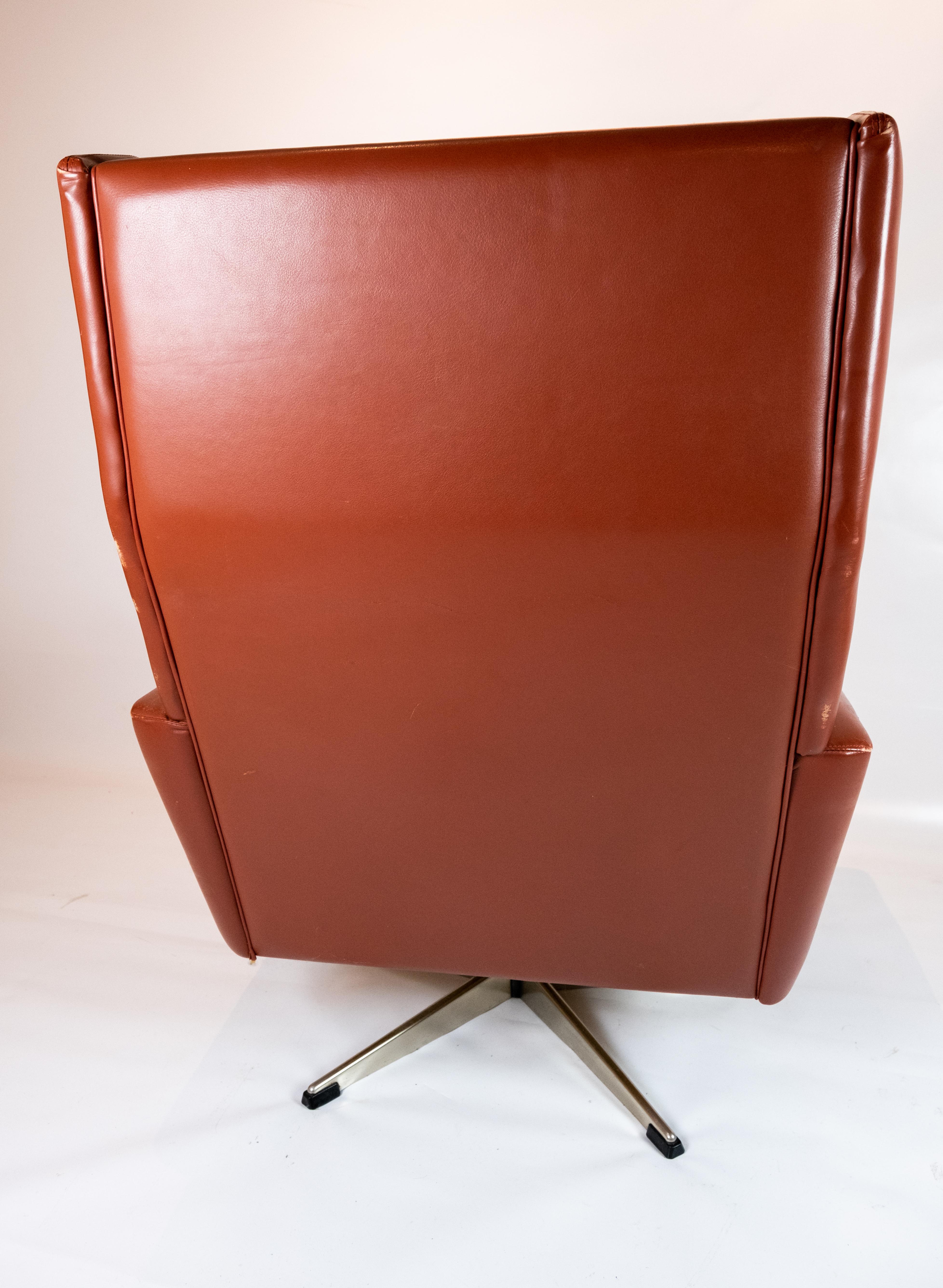 Mid-20th Century Easy Chair Upholstered with Red Brown Elegance Leather of Danish Design, 1960s For Sale