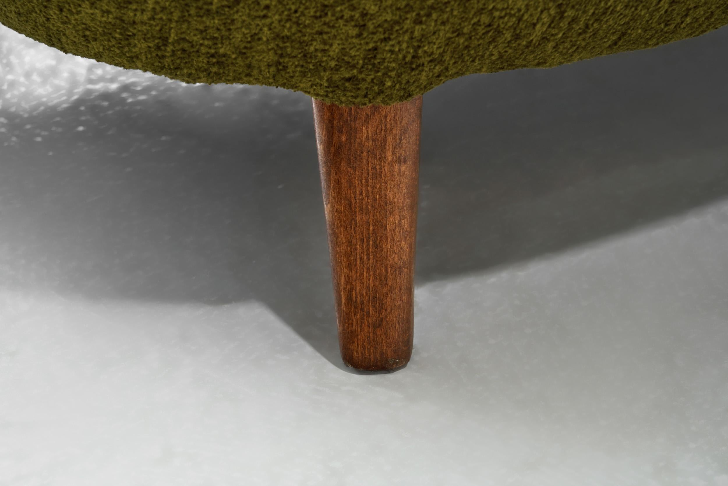 Sedia Easy Chair con gambe angolate in Beeche e tappezzeria verde scuro, Europa, anni '40 in vendita 9