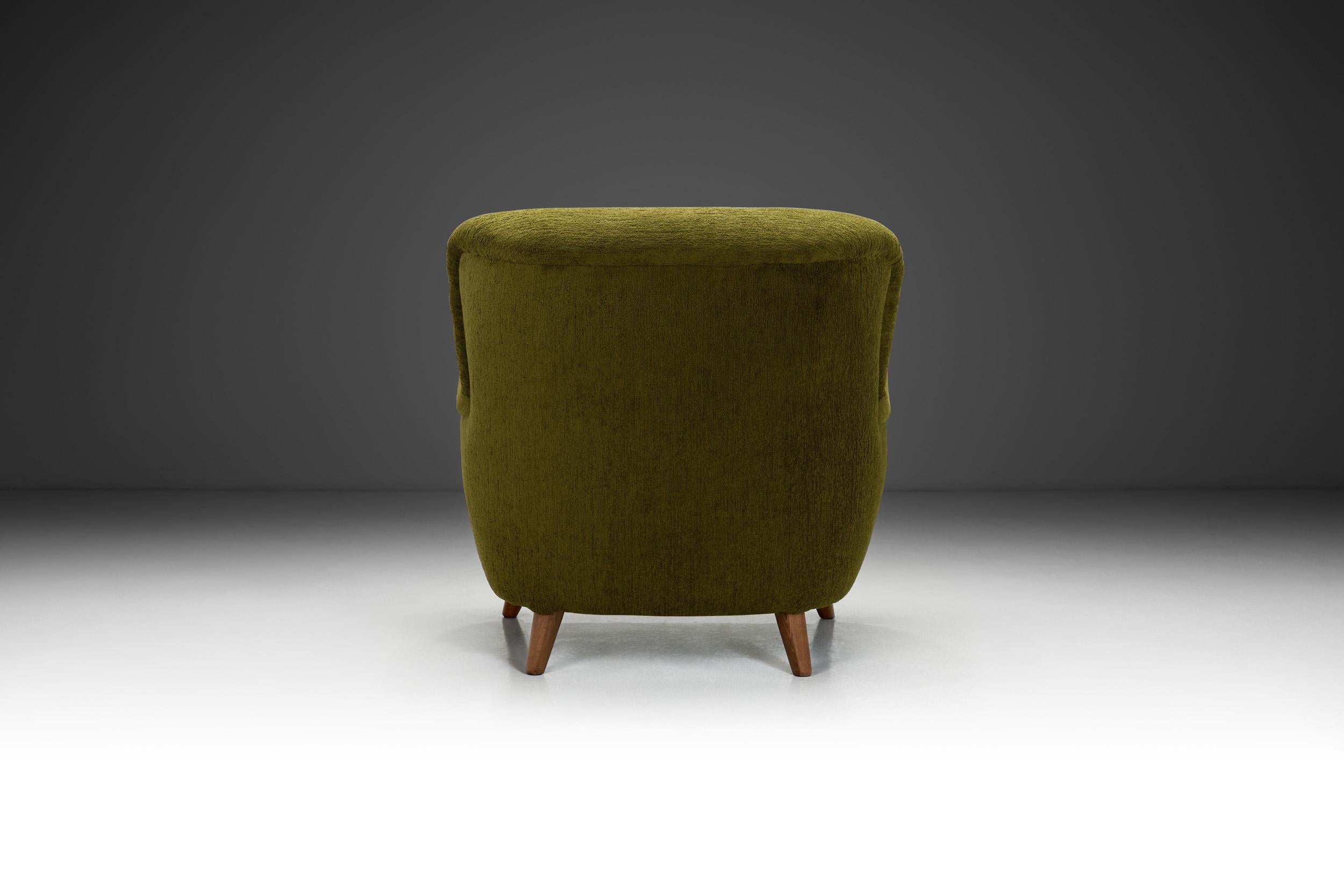 Sedia Easy Chair con gambe angolate in Beeche e tappezzeria verde scuro, Europa, anni '40 In condizioni buone in vendita a Utrecht, NL