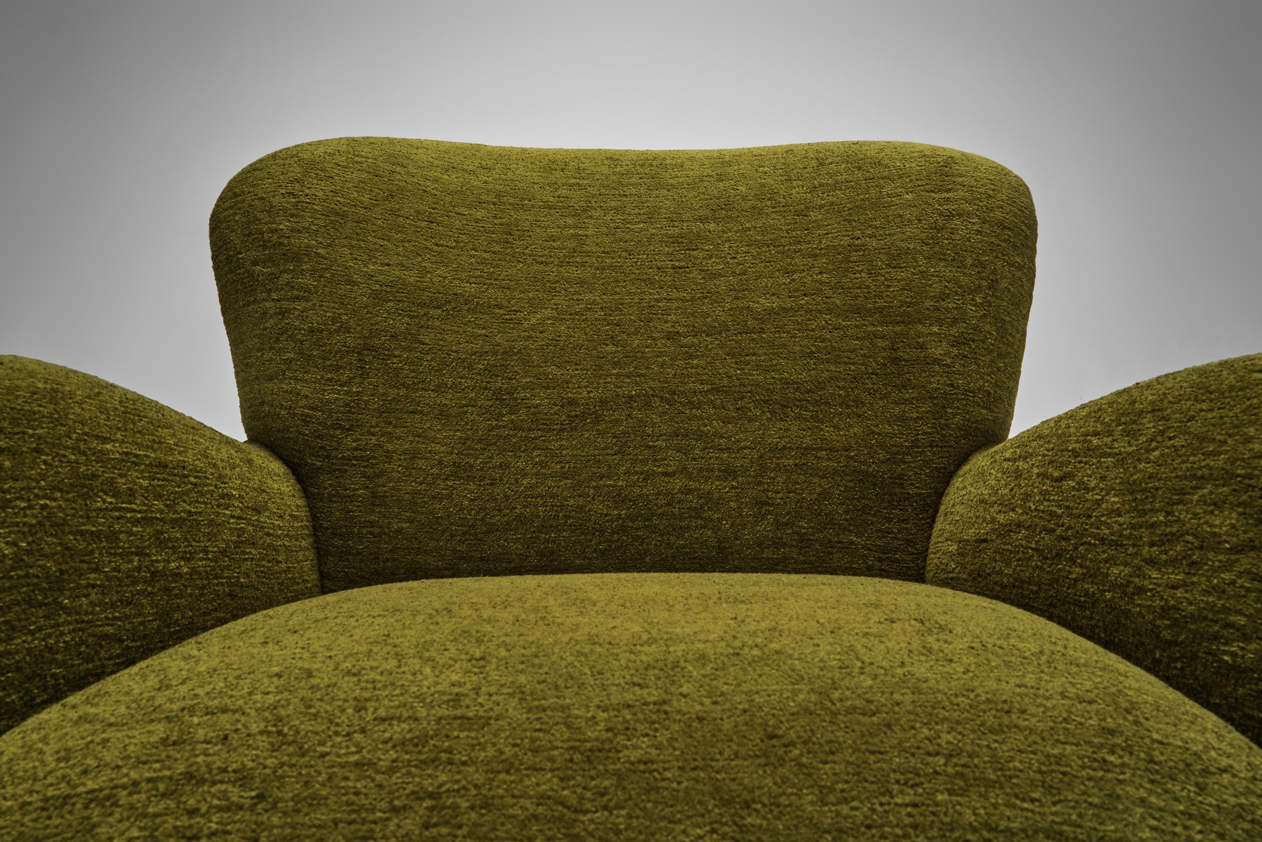 Sedia Easy Chair con gambe angolate in Beeche e tappezzeria verde scuro, Europa, anni '40 in vendita 1