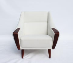 Sedia con schienale basso rivestita in tessuto bianco, design danese, anni '60