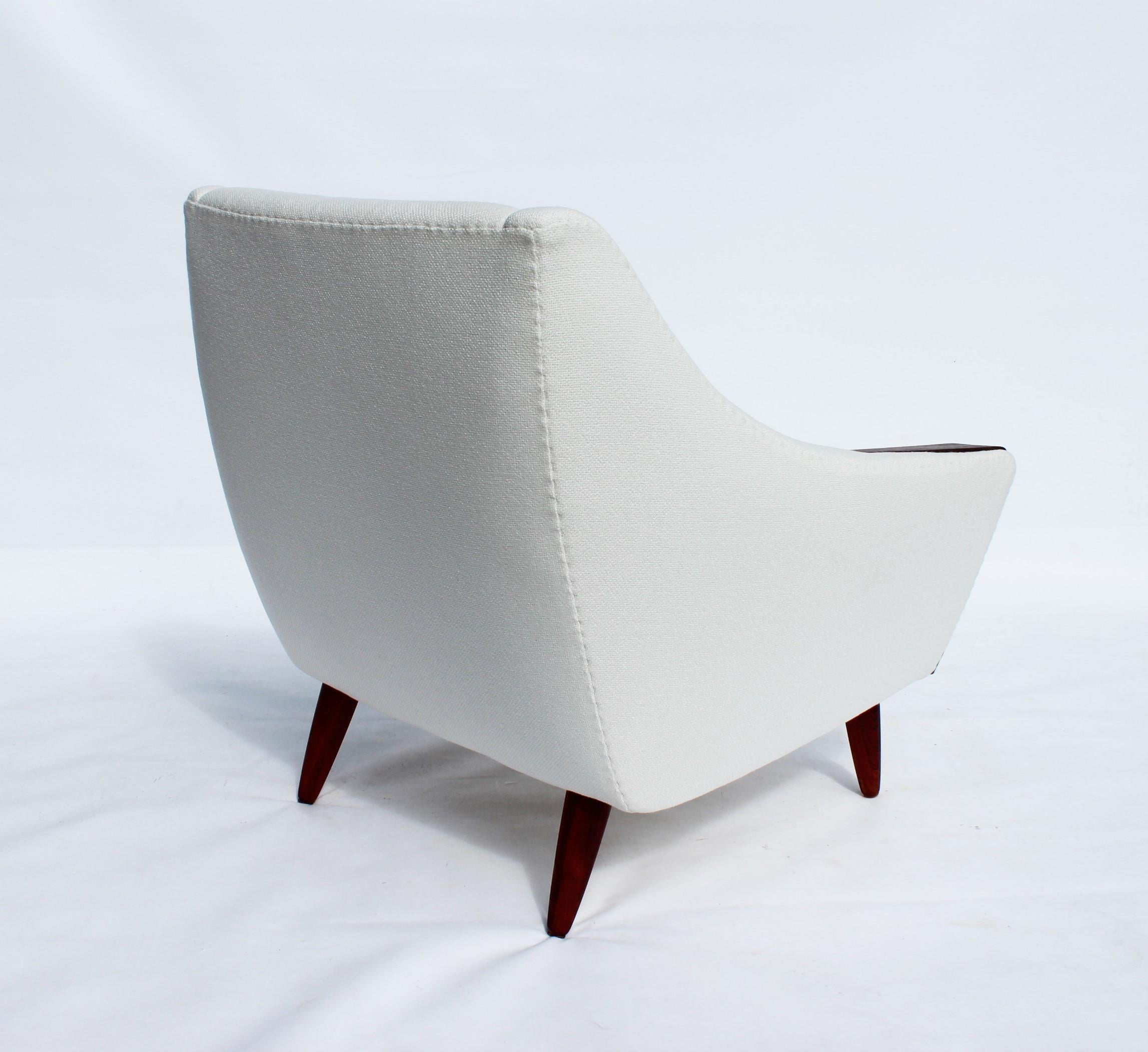Mid-20th Century Easy Chair with Low Back Upholstered in White Fabric, Danish Design, 1960s For Sale