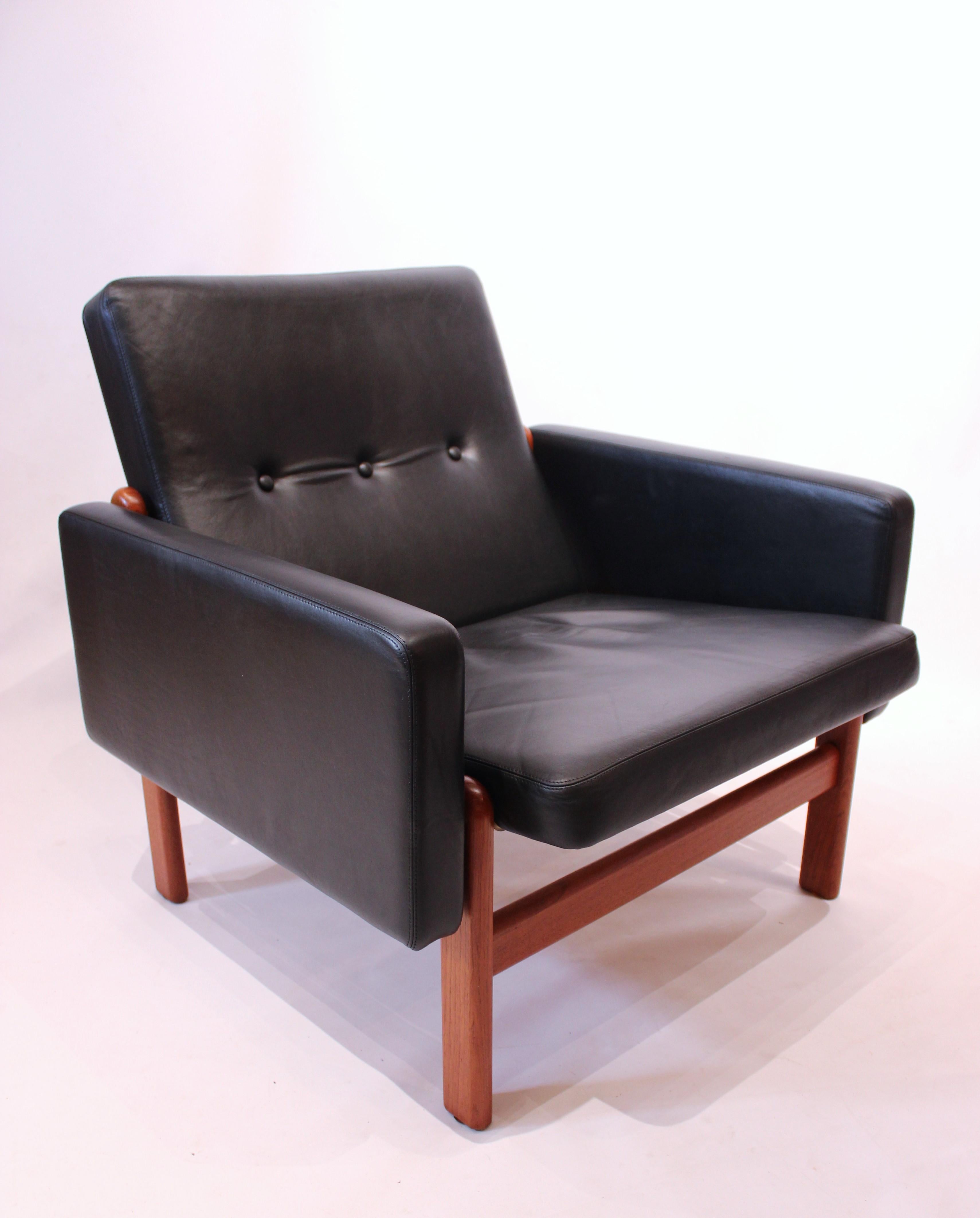 Easy Chair mit Hocker, schwarzes Leder und Teakholz, von Jrgen Bkmark und FDB, 1960er Jahre (Skandinavische Moderne) im Angebot