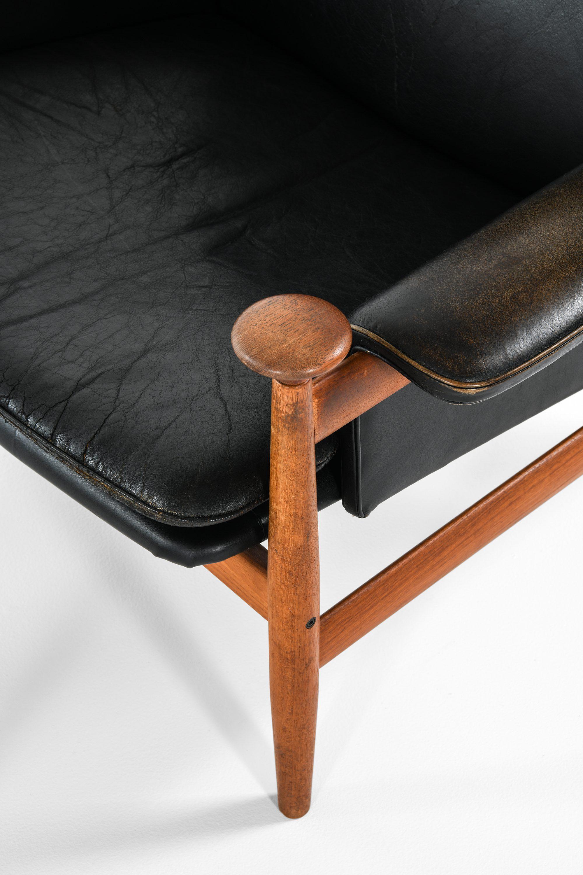Easy Chair with Stool in Teak and Black Leather by Finn Juhl, 1960's In Good Condition For Sale In Limhamn, Skåne län