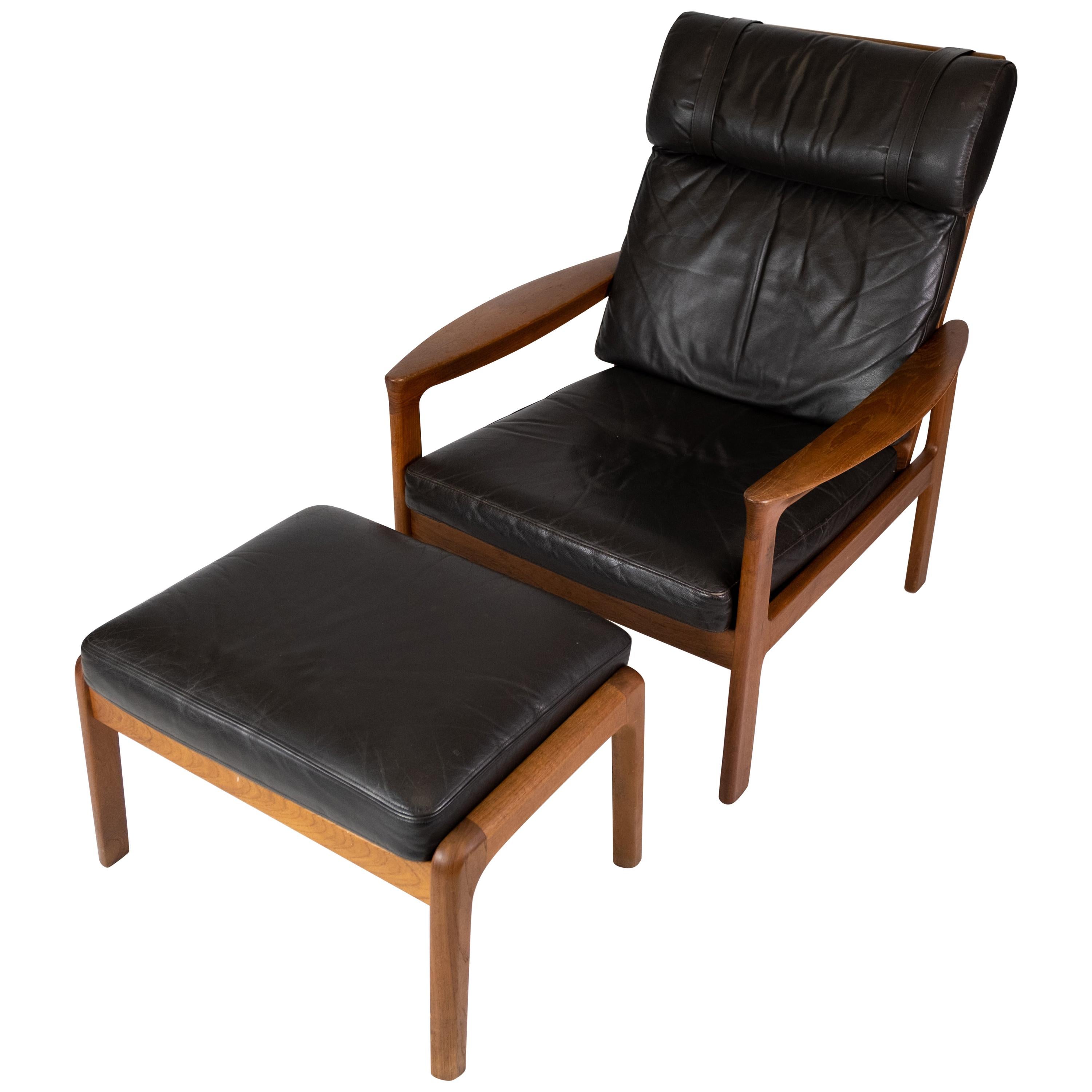 Easy Chair avec tabouret en teck recouvert de cuir noir par Arne Vodder en vente