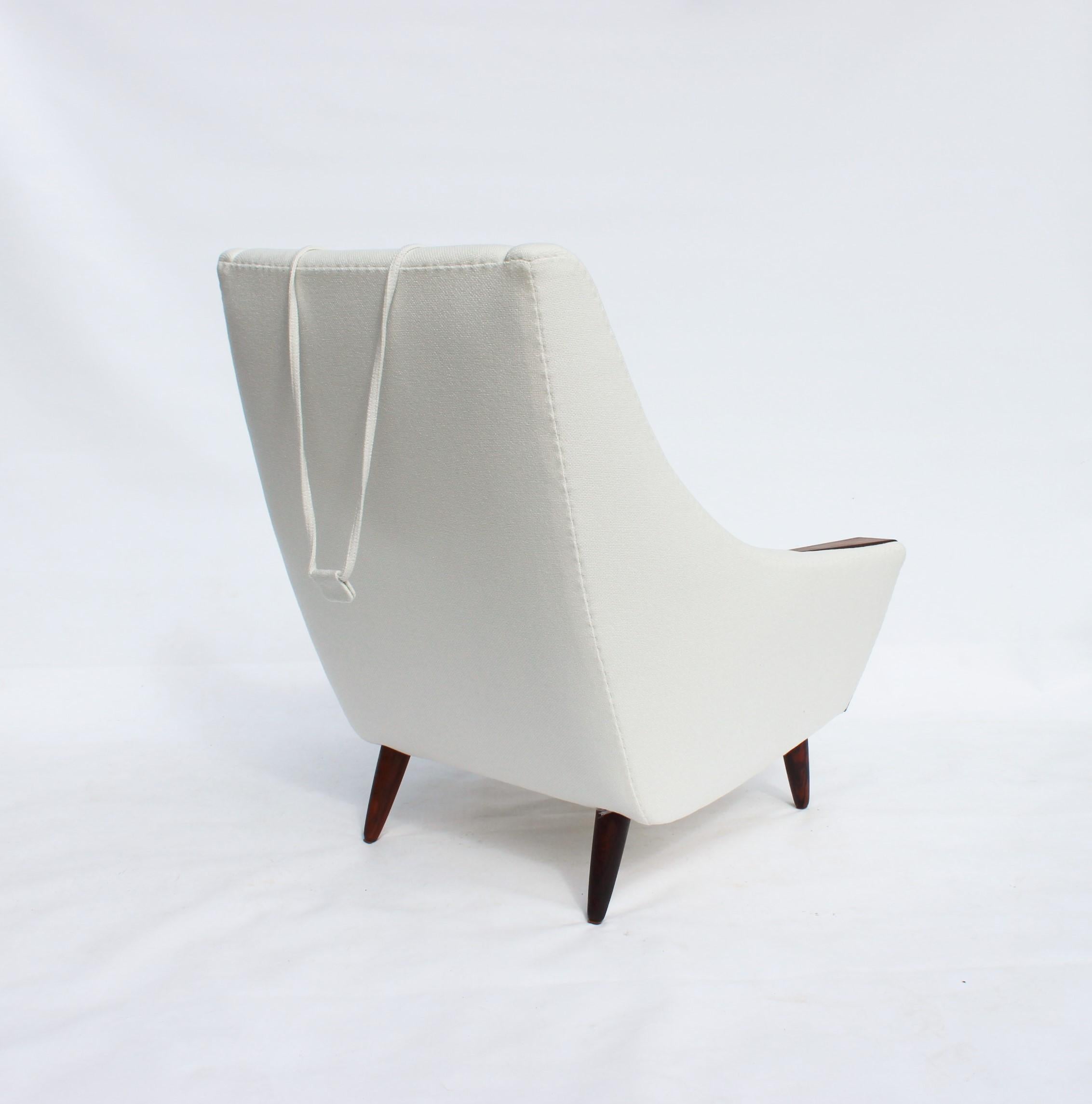 Easy Chair with Tall Back Upholstered in White Fabric, Danish Design, 1960s For Sale 1