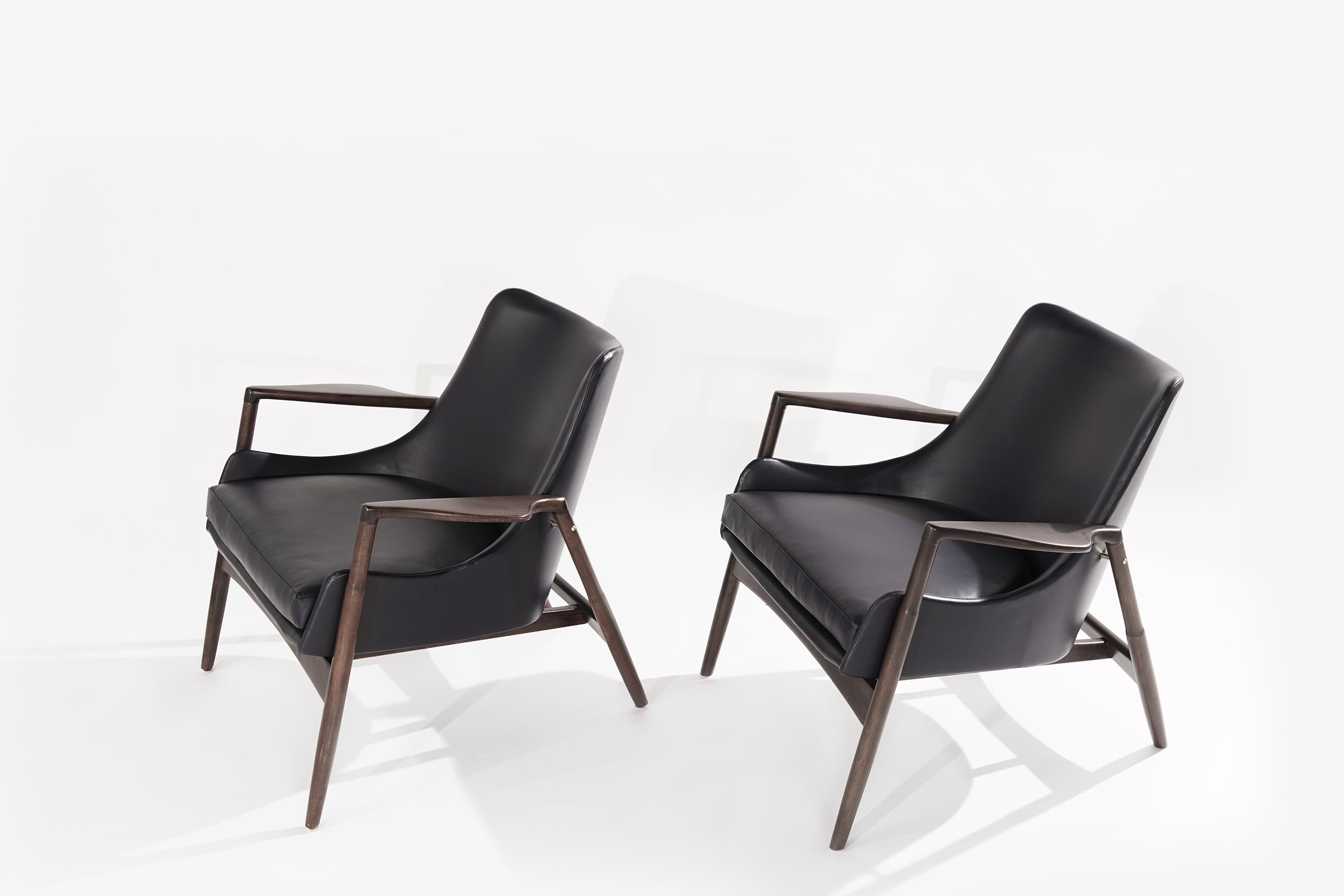 Easy Chairs by Ib Kofod-Larsen, Denmark, 1950s In Excellent Condition In Westport, CT
