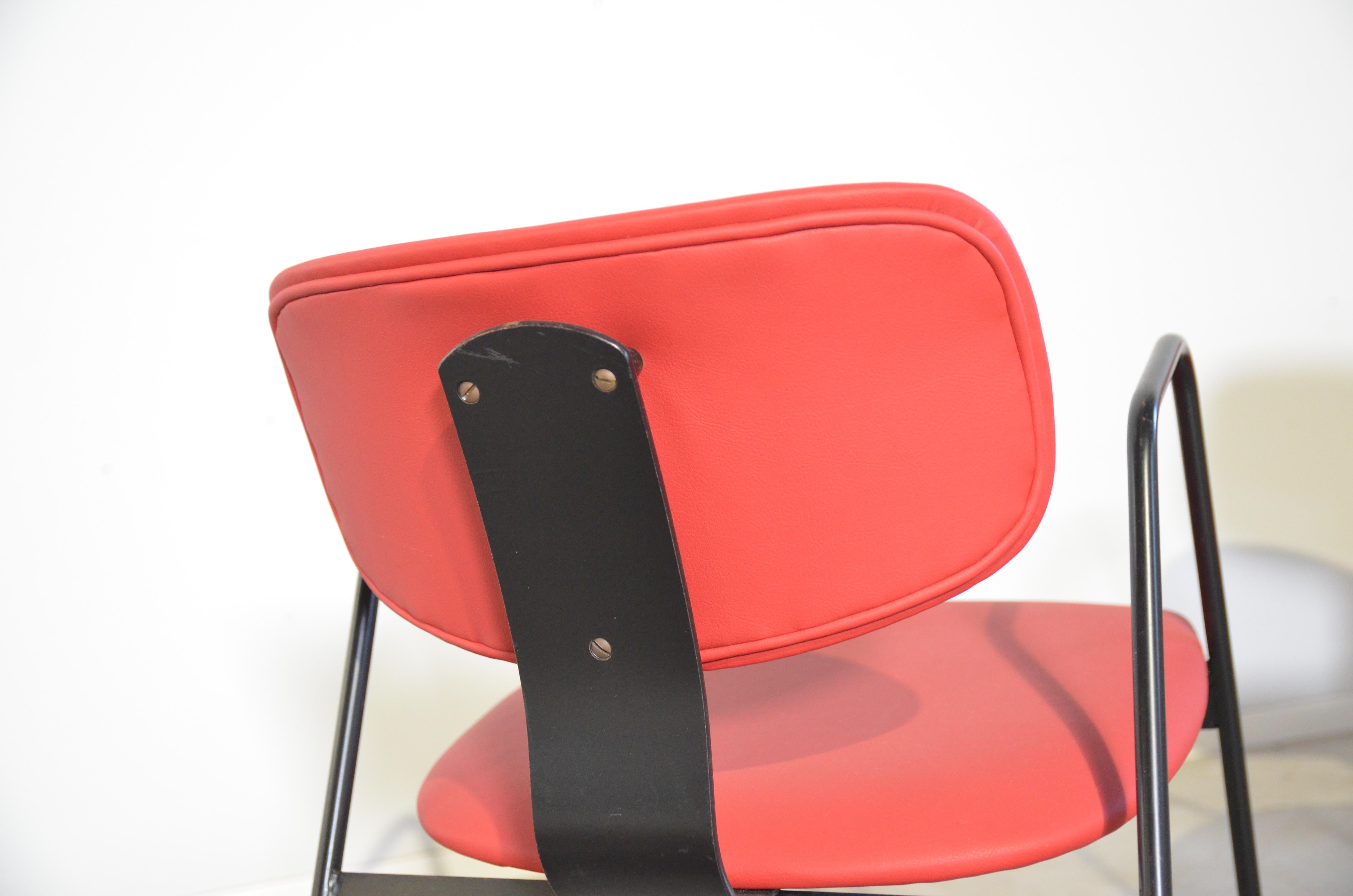 Lacquered Willy van der Meeren F1 Easy Chair in red for Tubax, Belgium