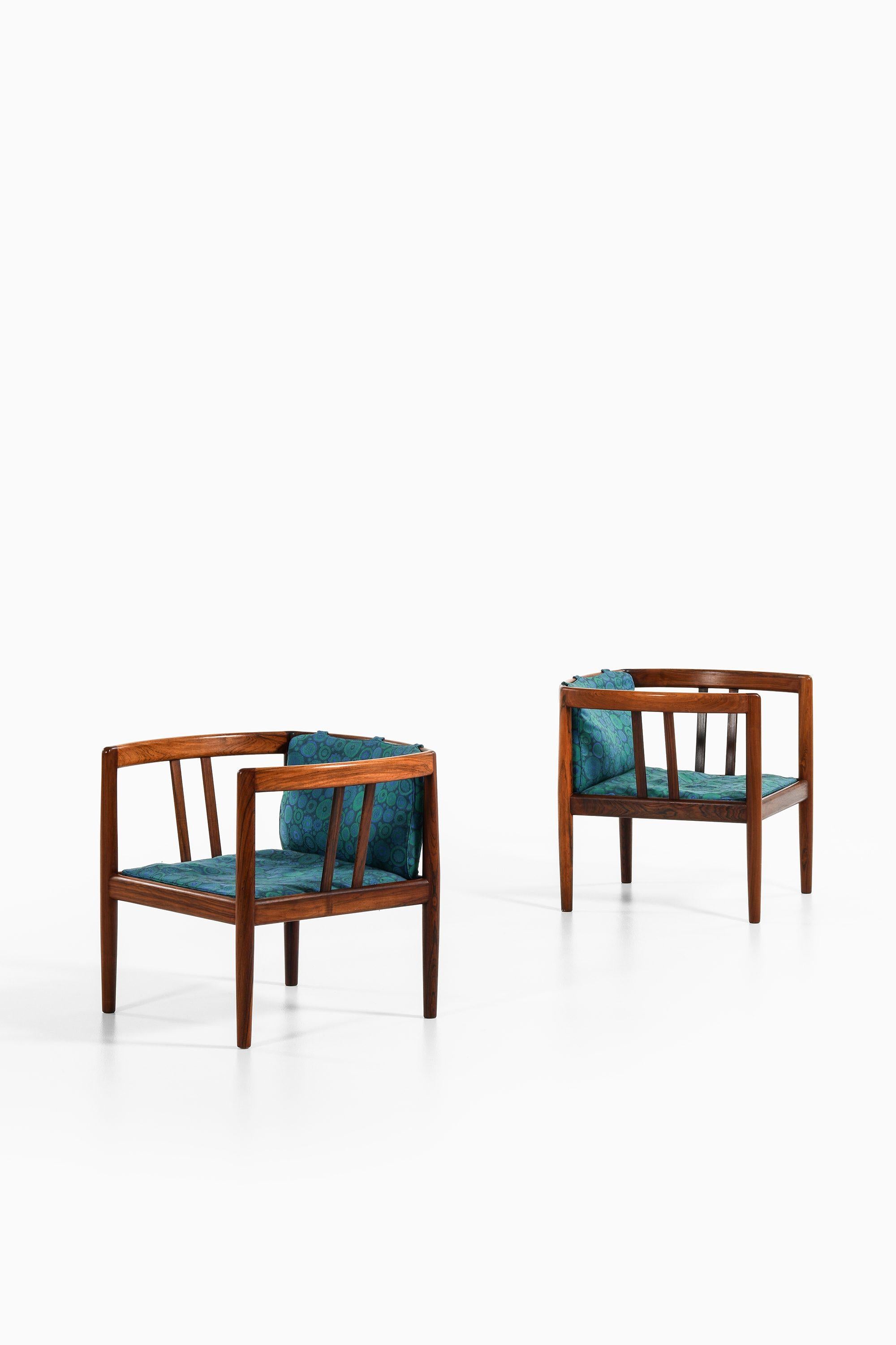 Scandinavo moderno Sedie facili in legno di palissandro e tessuto originale di Illum Wikkelsø, 1964 in vendita