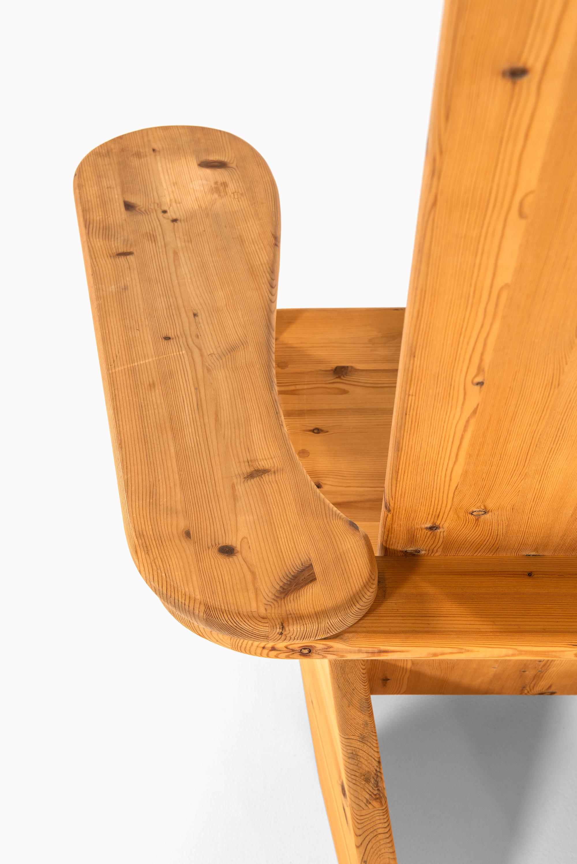 Scandinavian Modern Easy Chairs in Solid Pine in the Style of Mario Ceroli For Sale