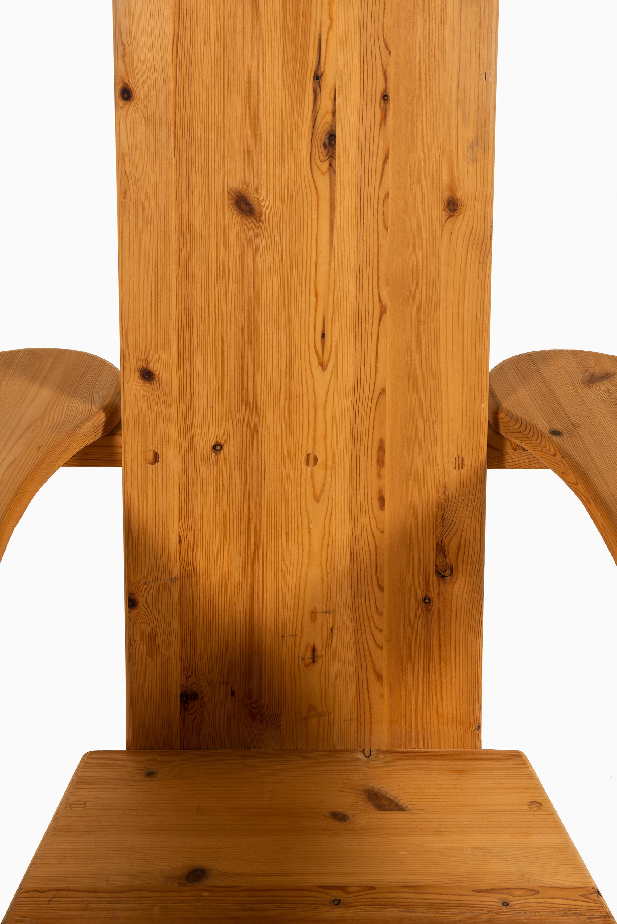 Easy Chairs in Solid Pine in the Style of Mario Ceroli For Sale 1