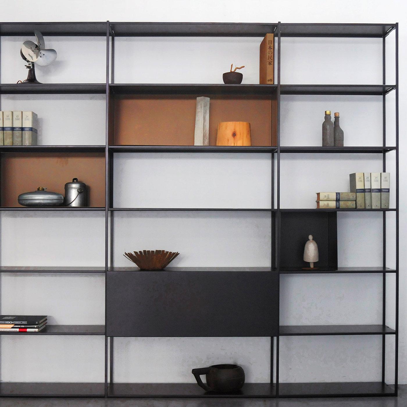 Covering an entire wall, the Easy Irony bookshelf comes complete with four boxes to provide a sense of movement and help store smaller objects. Thanks to the bookshelf's Minimalist vibe, your objects become the true focal point, allowing your