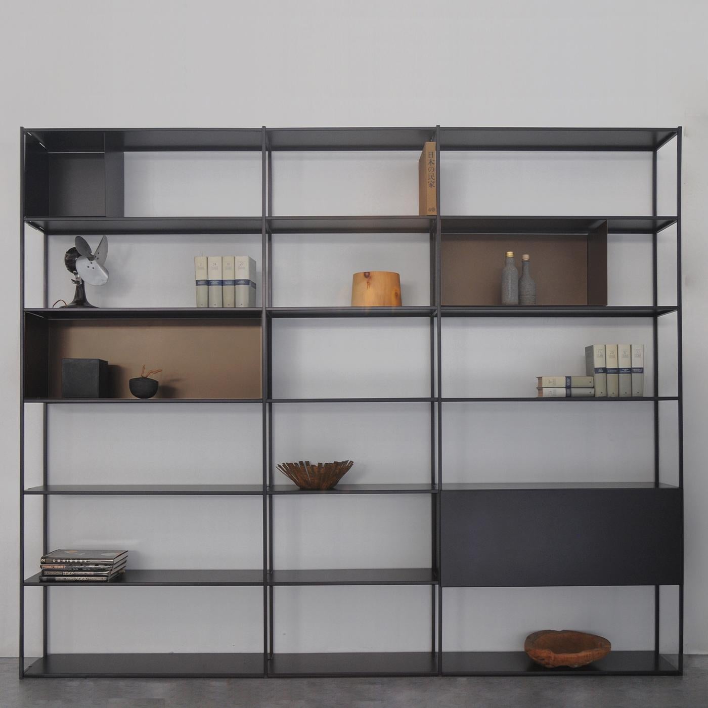 A clever solution to furnish a wide, bare wall in residential and professional contexts alike, this shelving unit is the perfect synthesis of sleekness and functionality. The three open boxes (cm 35 x 31 x H 36; 70 x 31 x H 36; 100 x 31 x H 36) and