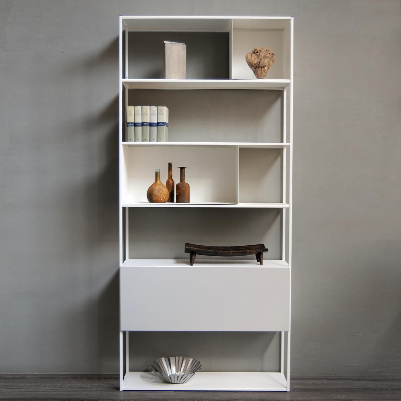This sleek and luminous shelving unit is designed with functionality and minimalism in mind. The small open box (cm 35 x 31 x 36 H), the closed compartment with hinged door (cm 100 x 34 x 36 H), and the central open box (cm 100 x 31 x 36 H) are all