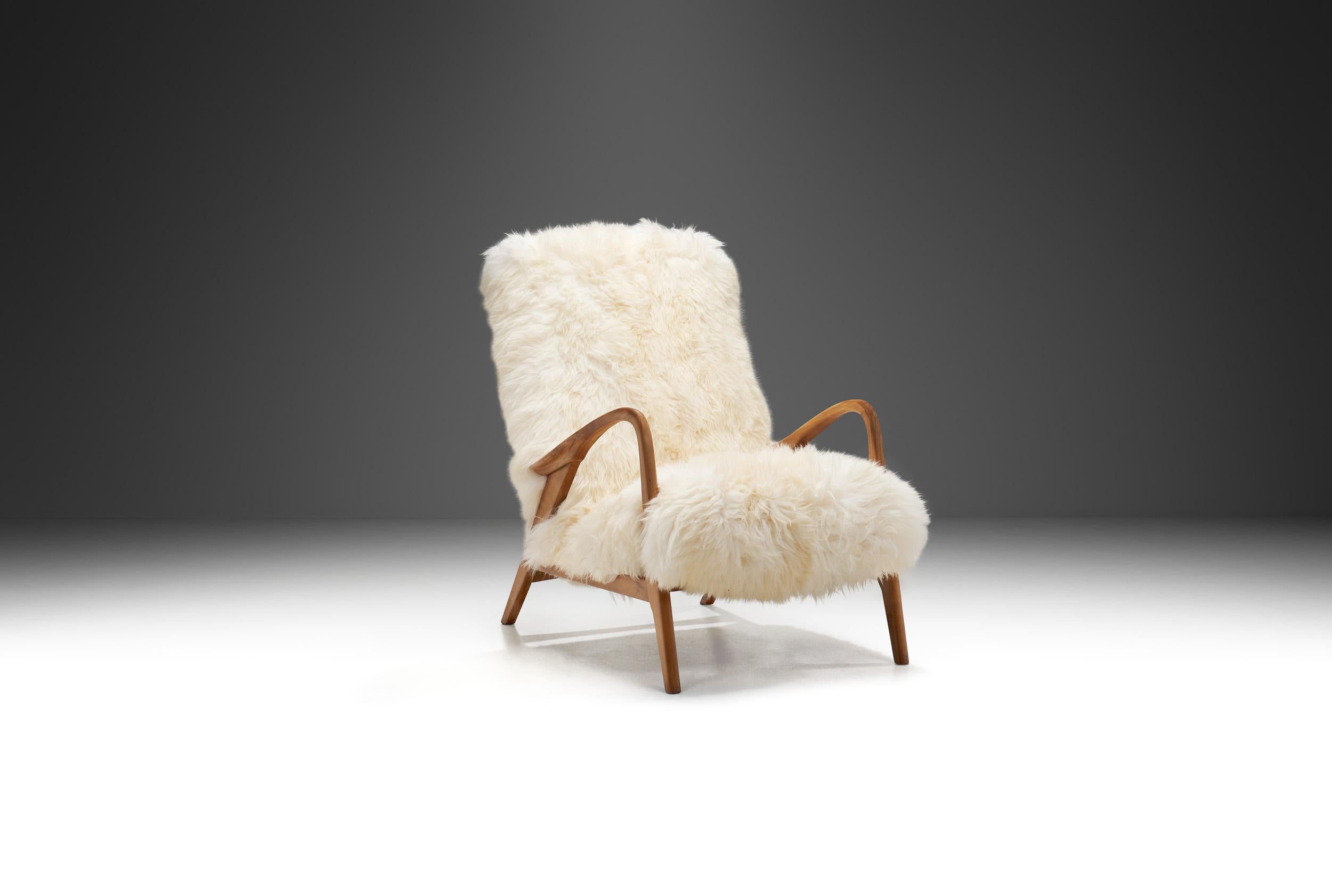 Easy Recliner Chair in Off-White Sheepskin, Denmark 1960s In Good Condition For Sale In Utrecht, NL