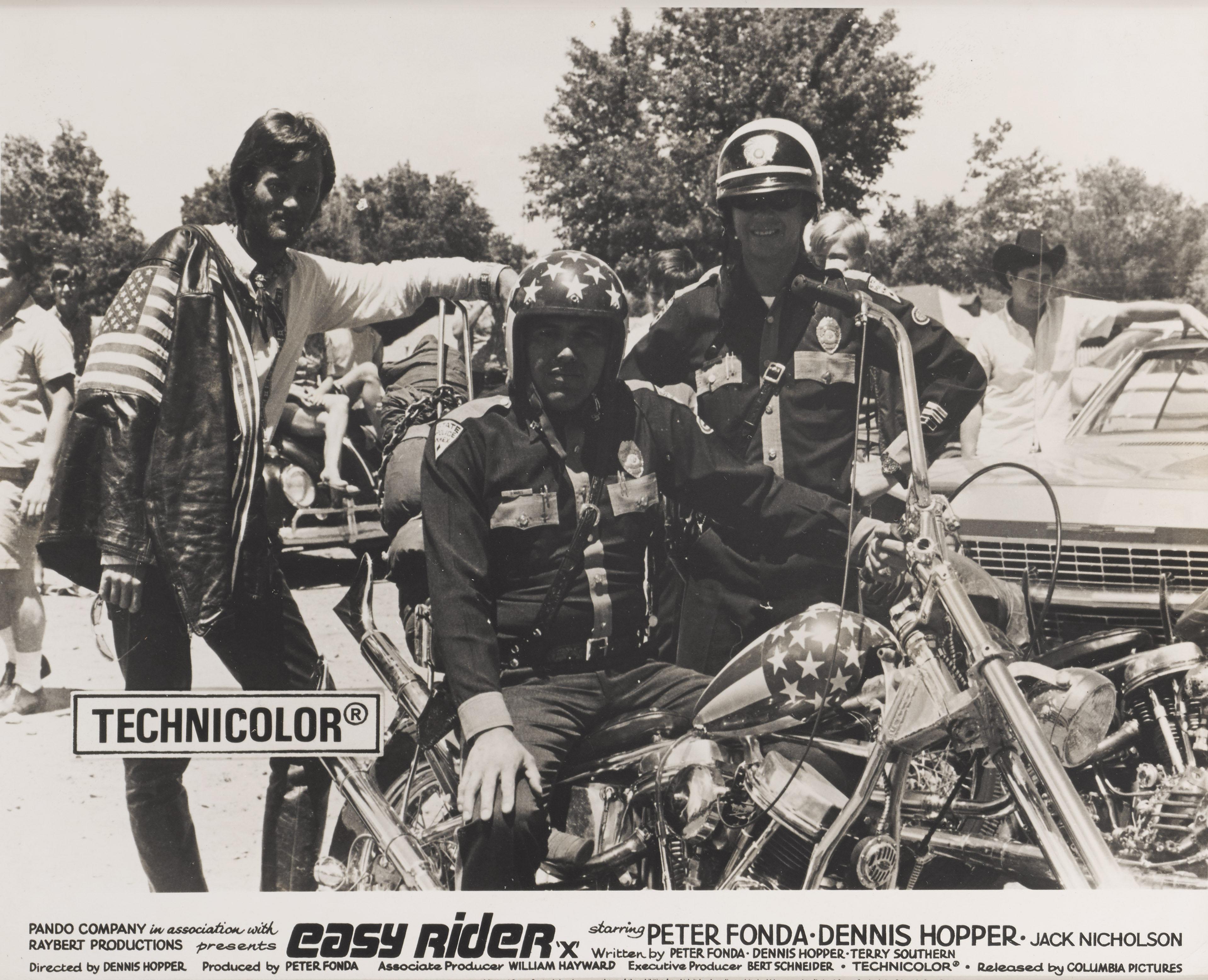 Original candid photographic production still for the 1969 Road Movie Easy Rider.
This film was directed by Dennis Hopper, and starred Peter Fonda, Dennis Hopper and Jack Nicholson.
This candid photographic production still taken on location with