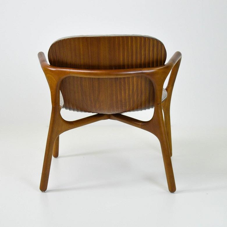 Sessel mit Korallenholzrückenlehne aus brasilianischem zeitgenössischem Holz und Stoff von Lattoog (Textil) im Angebot