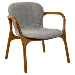 Sillón Coral Respaldo Madera Brasileño Contemporáneo Madera y Tela by Lattoog