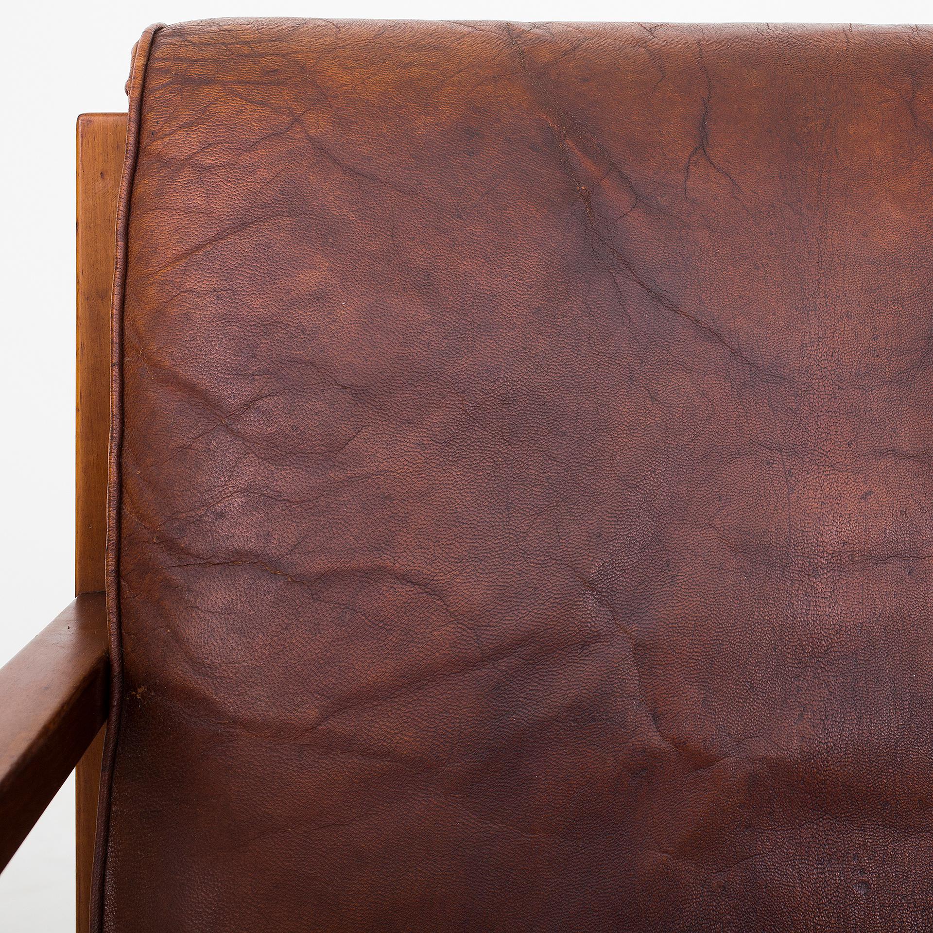 Easychair in mahogany and patinated Niger leather In Fair Condition For Sale In Copenhagen, DK