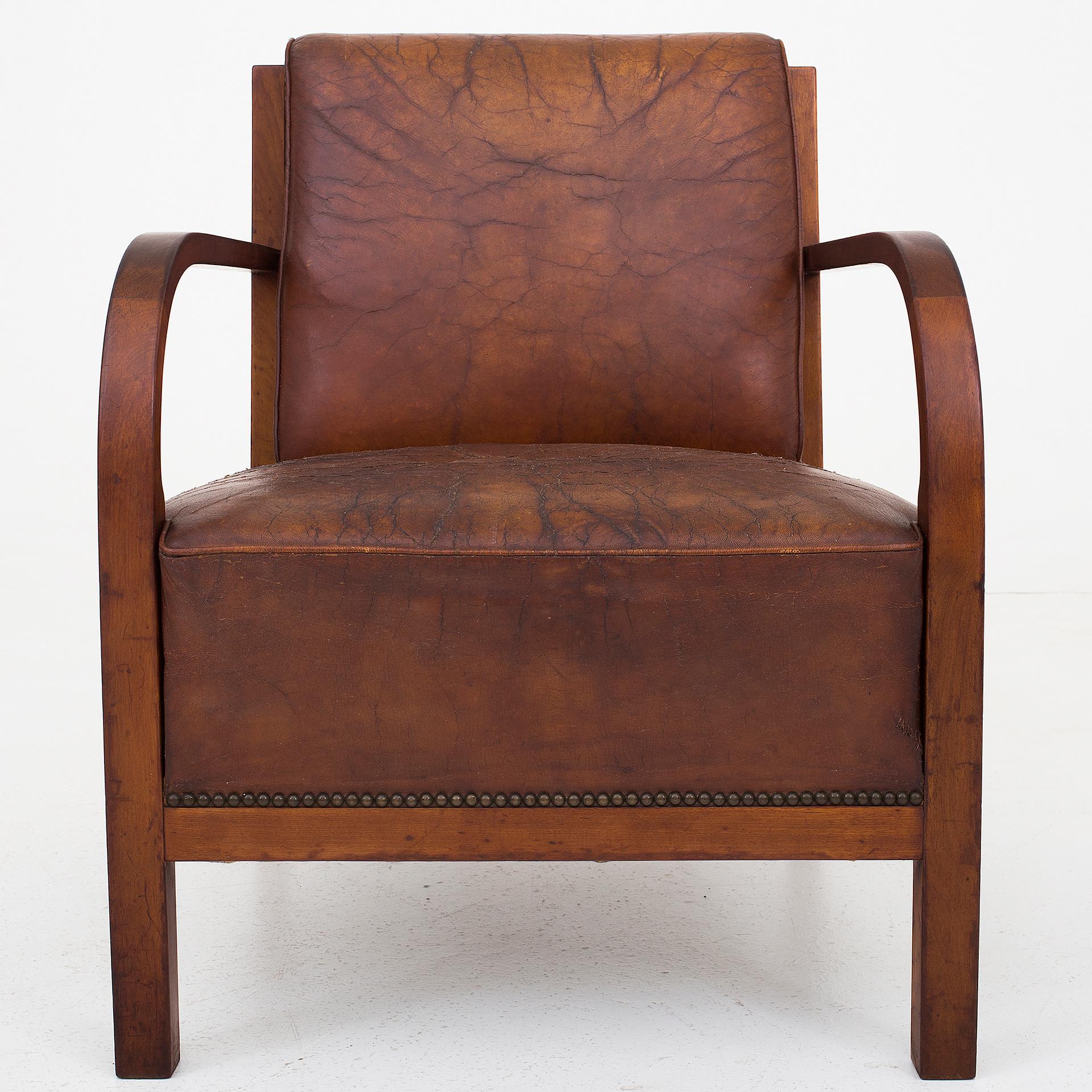 Leather Easychair in mahogany and patinated Niger leather For Sale