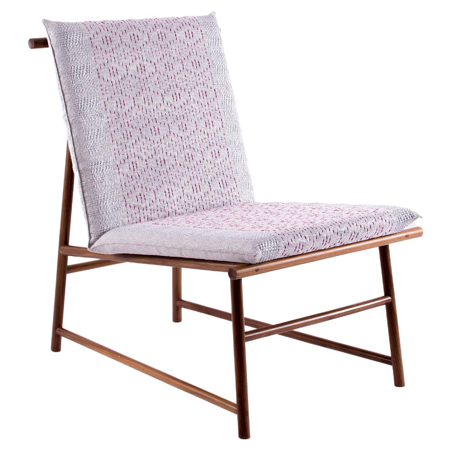 Fauteuil, fauteuil de salon en bois de noyer avec tissu de raphia fait à la main en piédestal