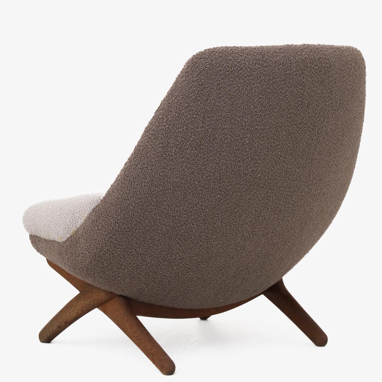 ML 91 - Reupholstered easy chair in new textile (Elle from Kvadrat, code 0220 and 0280 respectively) with legs in patinated oak. Illum Wikkelsø / Mikael Laursen.