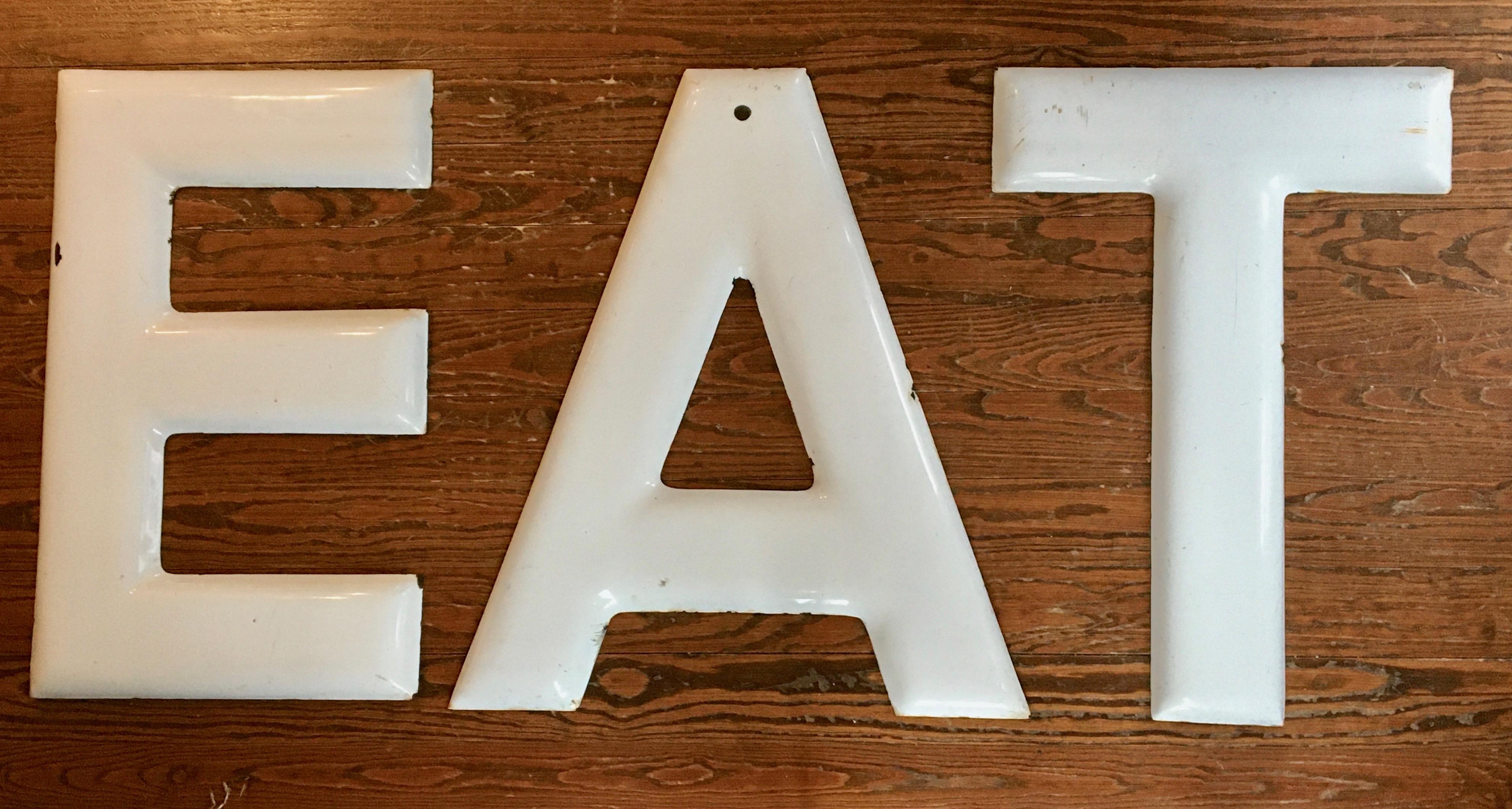 Eat or Tea Large Scale 1950s American Porcelain Enameled Steel Letters Sign (Art déco) im Angebot