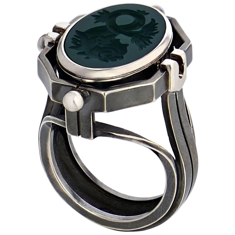 EAU Chevalière Ring in 18k White Gold by Elie Top For Sale