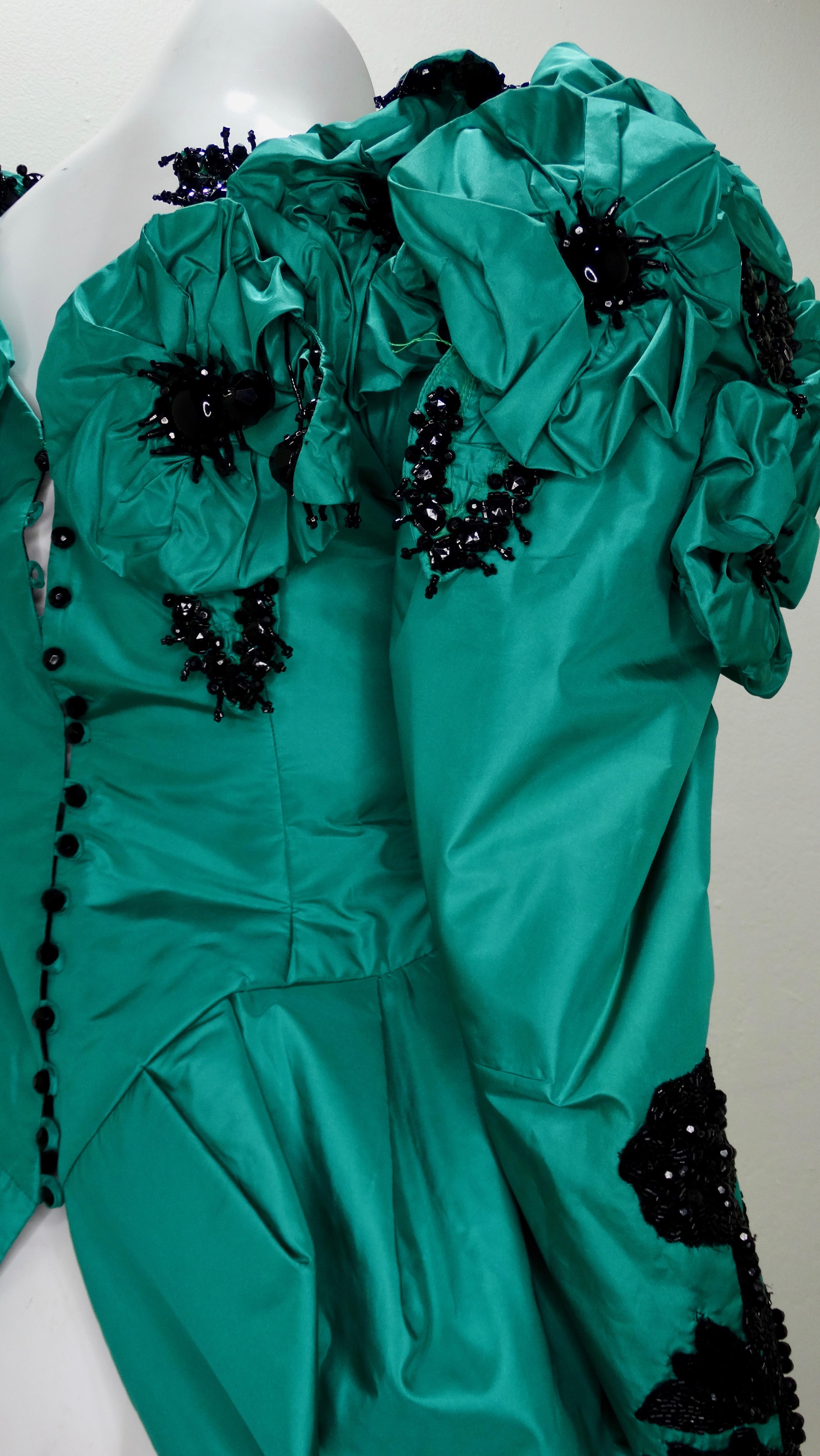 Bleu Eavis & Brown - Chemisier victorien en soie verte orné d'ornements  en vente