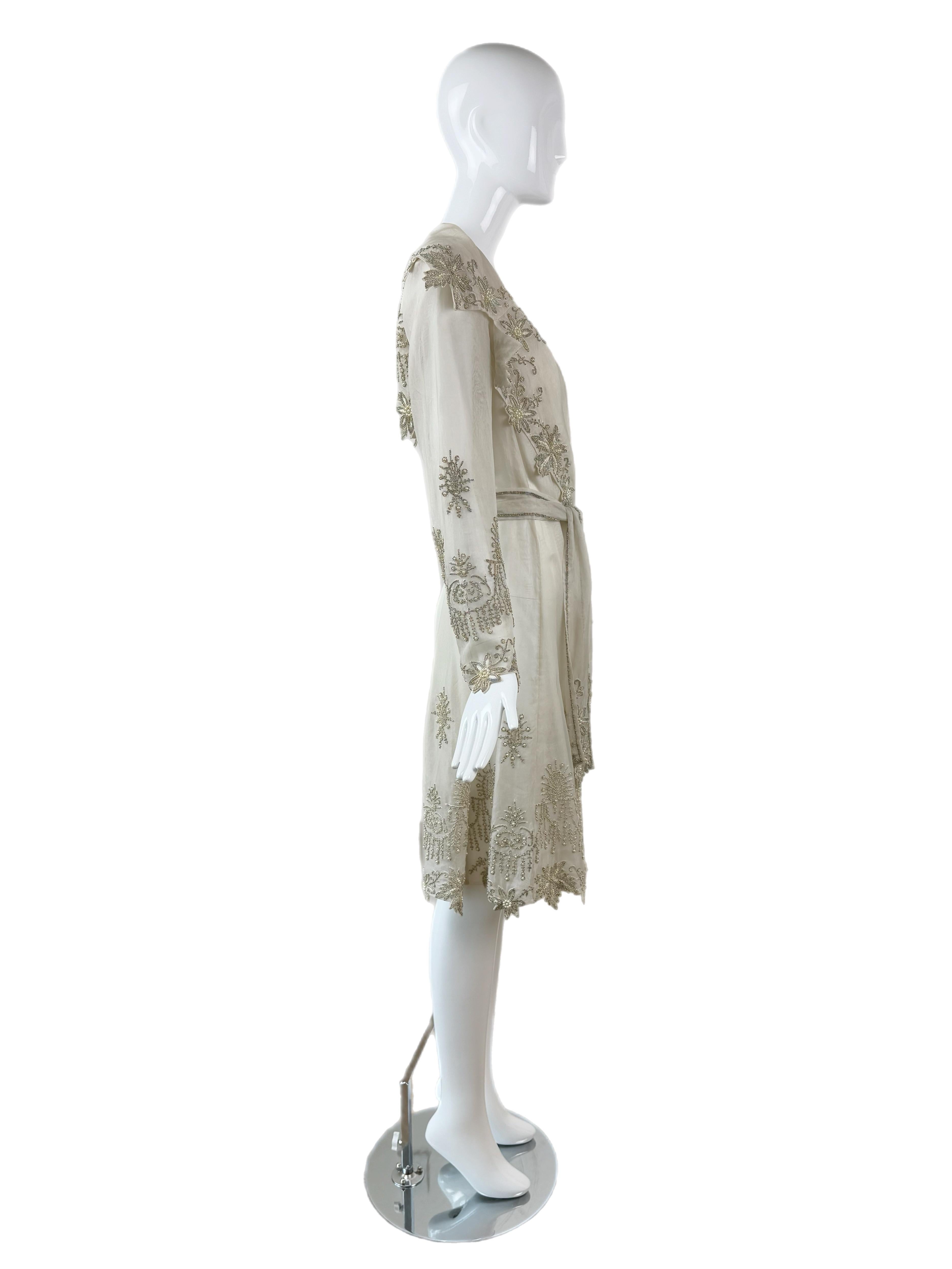 EAVIS & BROWN Veste de soirée couture vintage en soie grise fortement perlée Pour femmes en vente