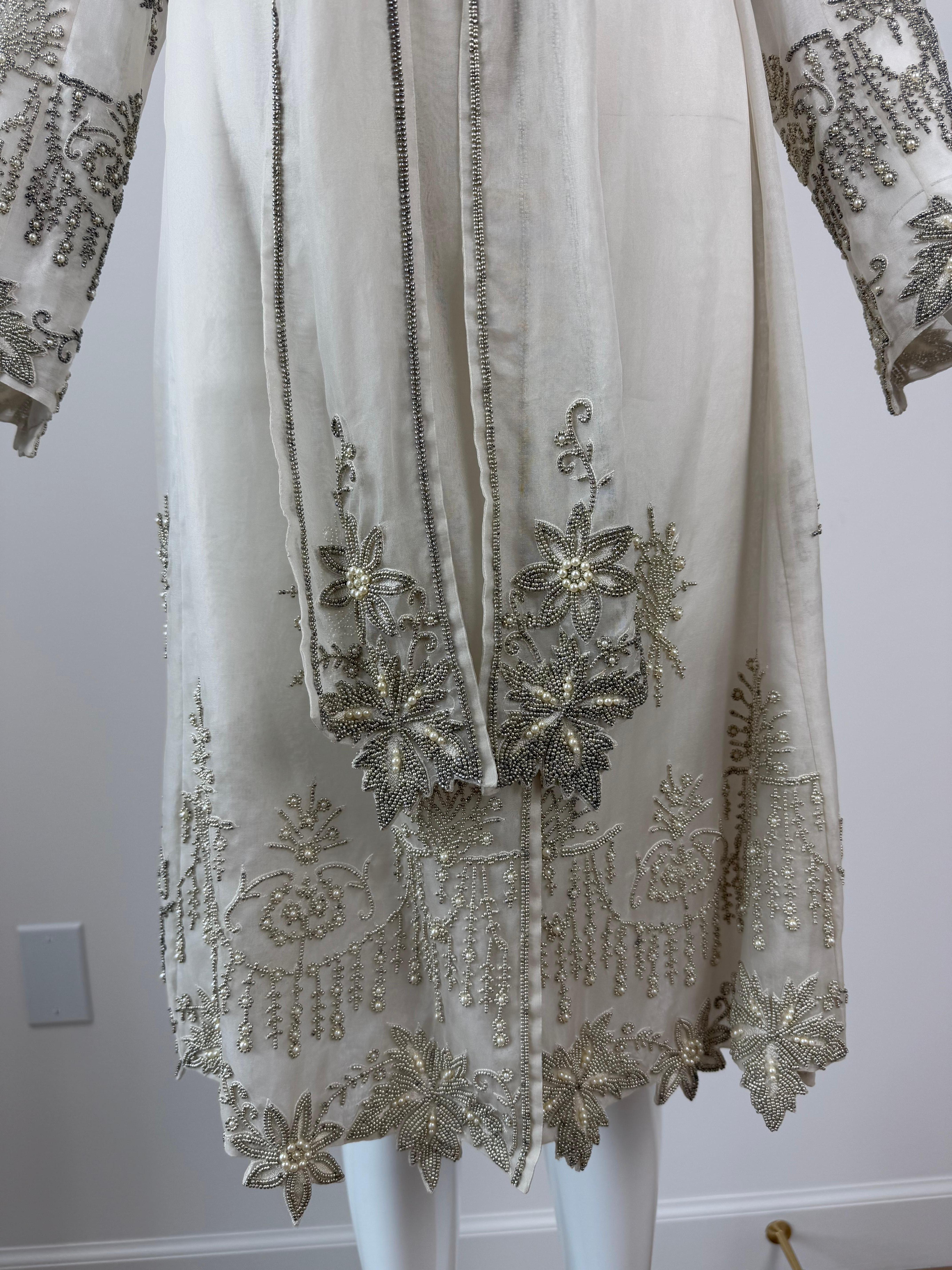 EAVIS & BROWN Veste de soirée couture vintage en soie grise fortement perlée en vente 4