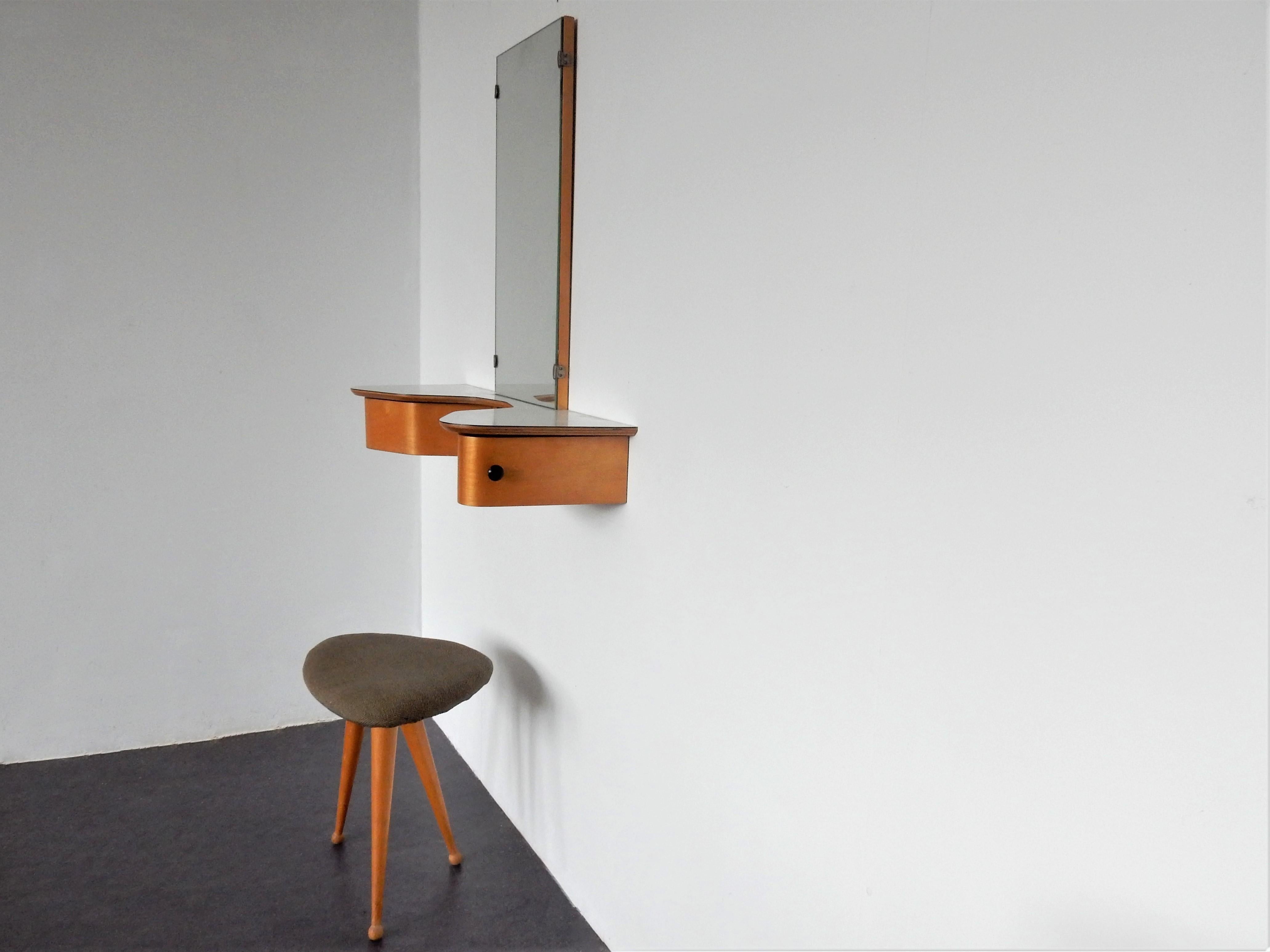 A beautiful dressing table, model EB05, witch original matching stool was designed by Cees Braakman for Pastoe in the 1950s. This wall mounted item is part of the birch series. This specific one is in a very nice condition with minor signs of age
