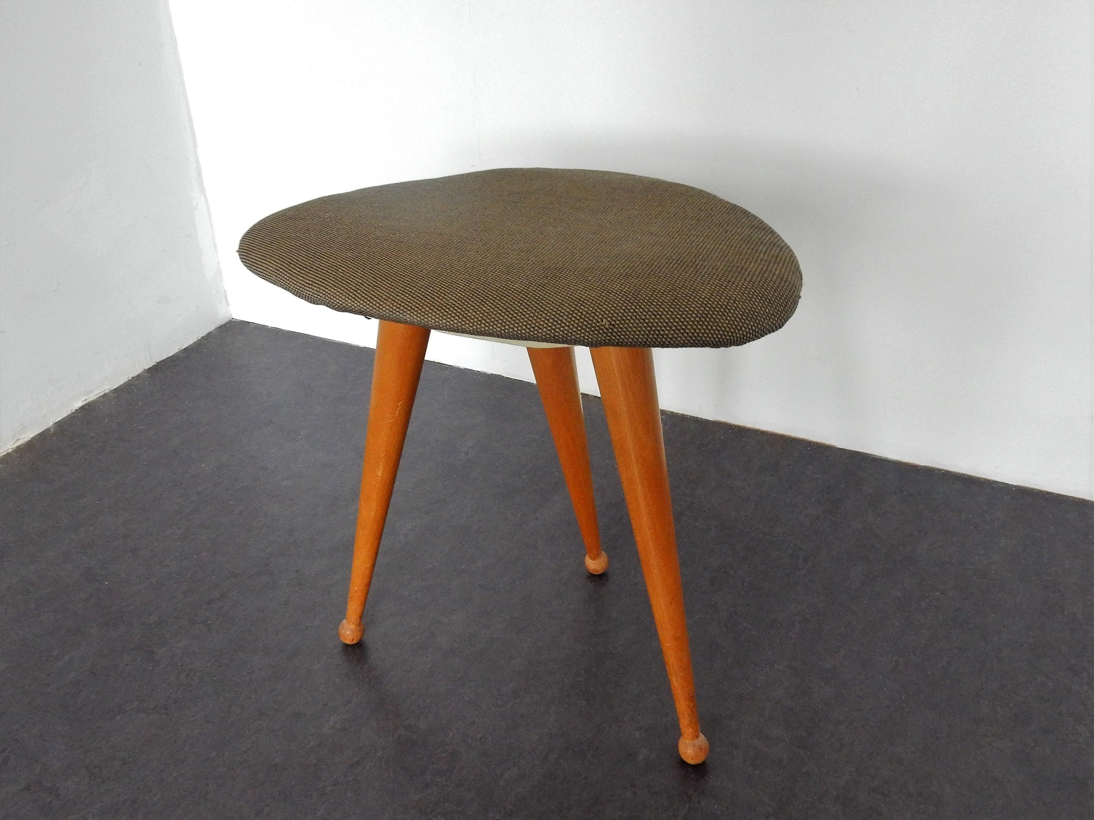 EB05 Wall Mount Dressing Table with Tripod Stool by Cees Braakman for Pastoe In Good Condition In Steenwijk, NL